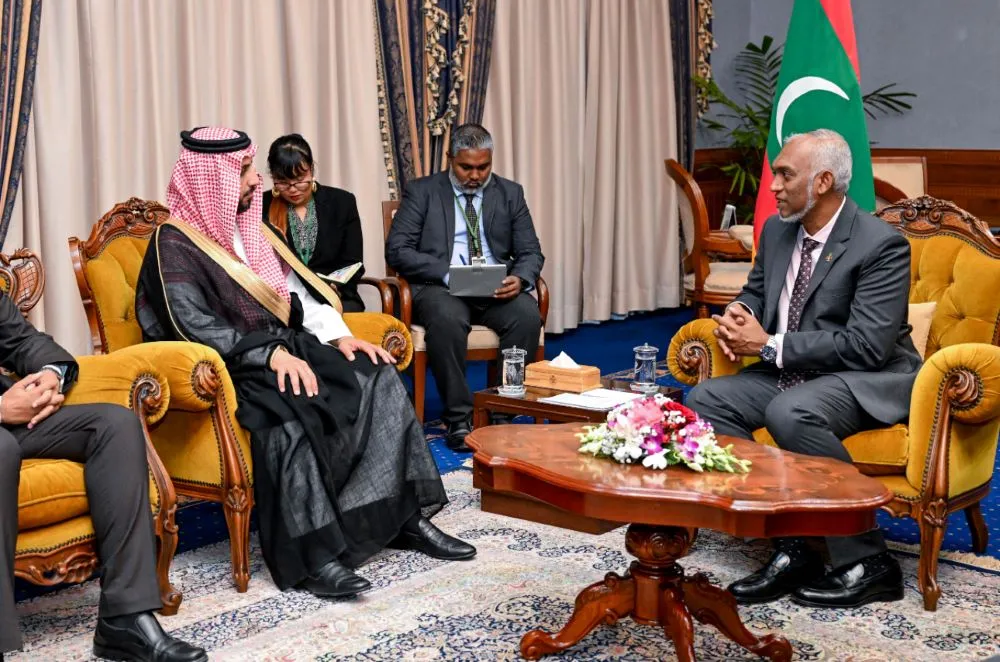 Outgoing Saudi Ambassador to the Maldives, Matrek bin Abdullah Al-Ajalin Al-Dosari and President Dr Muizzu (Photo/President's Office)