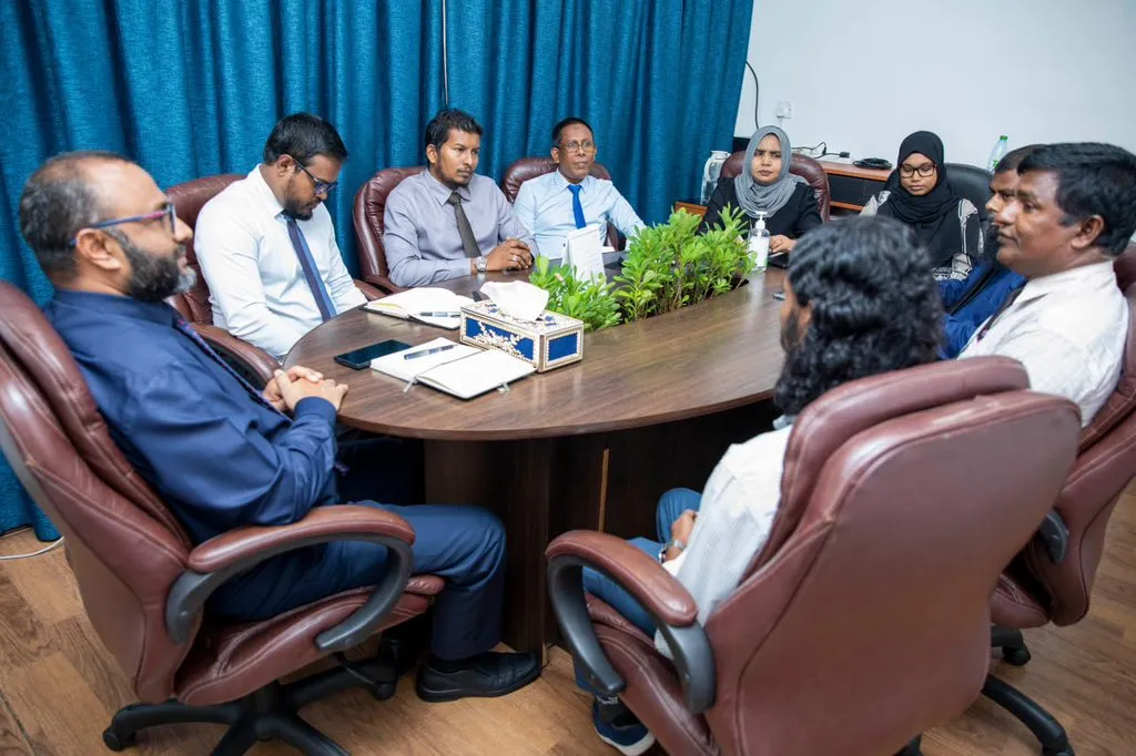 މިނިސްޓަރ އުނގޫފާރު އިސްލާމިކް ސެންޓަރުގެ އިސްވެރިންނާއި ބައްދަލުކުރައްވައިފި