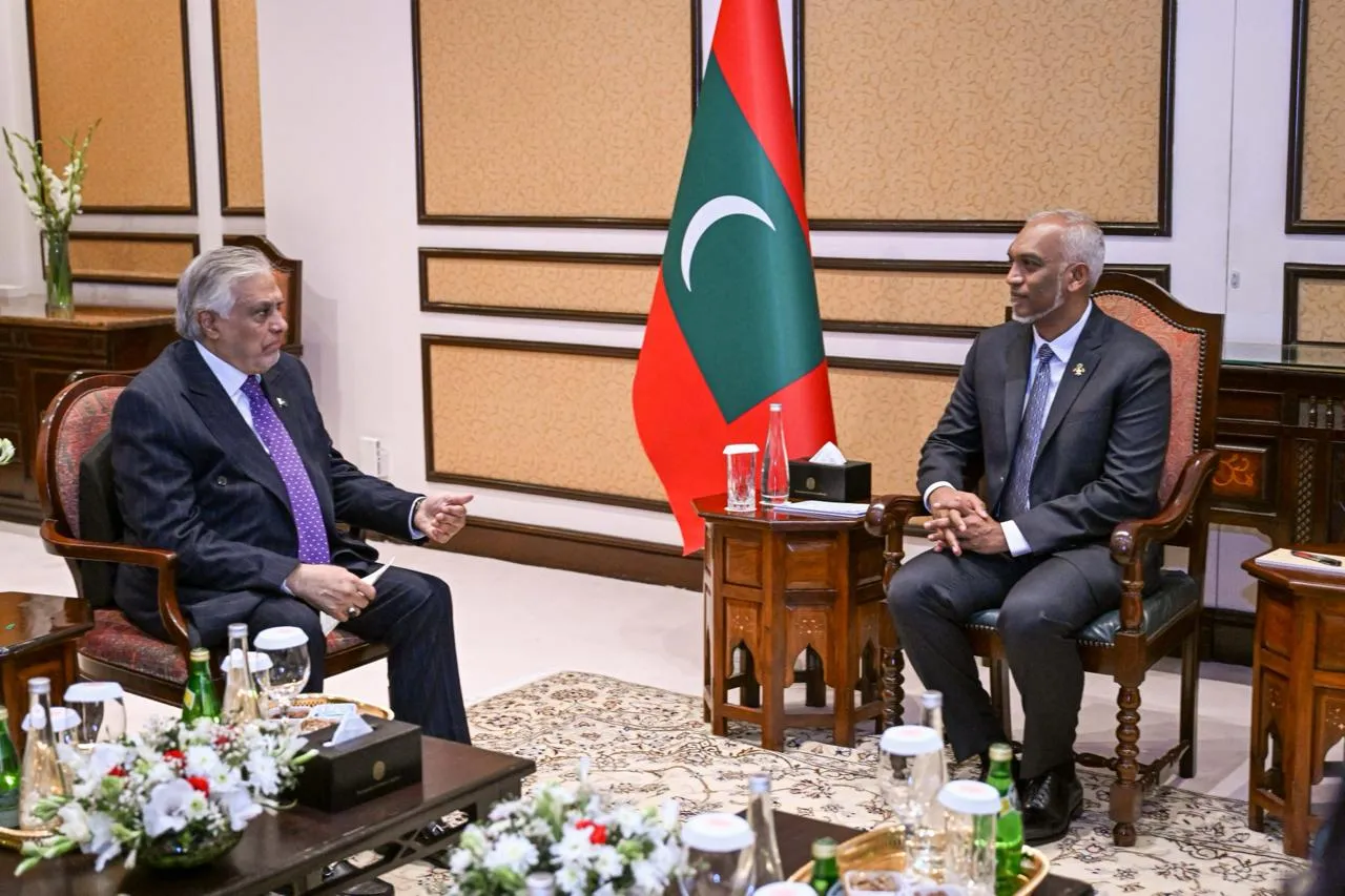 ޕާކިސްތާންގެ ފޮރިން މިނިސްޓަރު ރައީސް މުޢިއްޒުއާ ބައްދަލު ކުރައްވައިފި