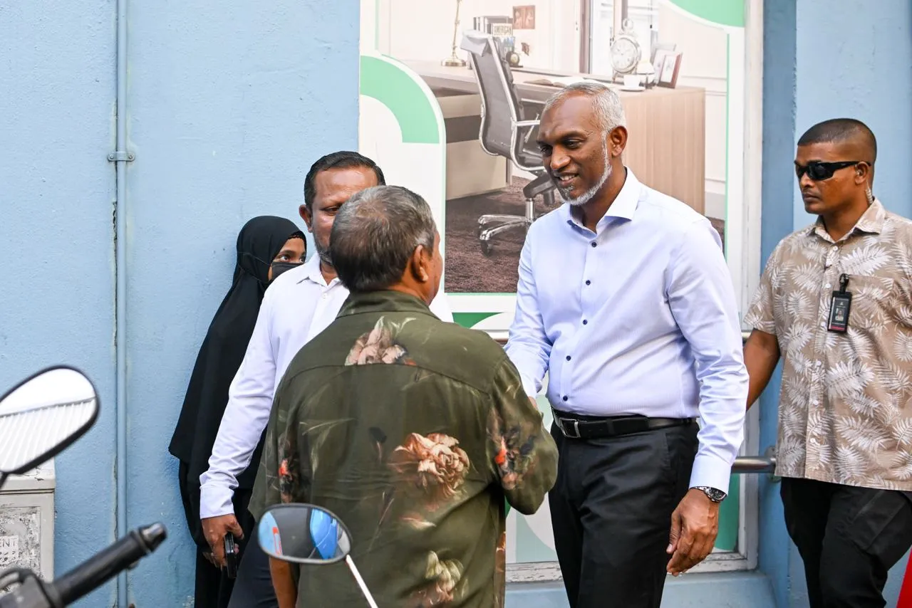 މަޖިލިސް ކެމްޕޭނަށް ރައީސް މުއިއްޒު މައްޗަންގޮޅި އުތުރުގެ ދޮރުން ދޮރަށް!