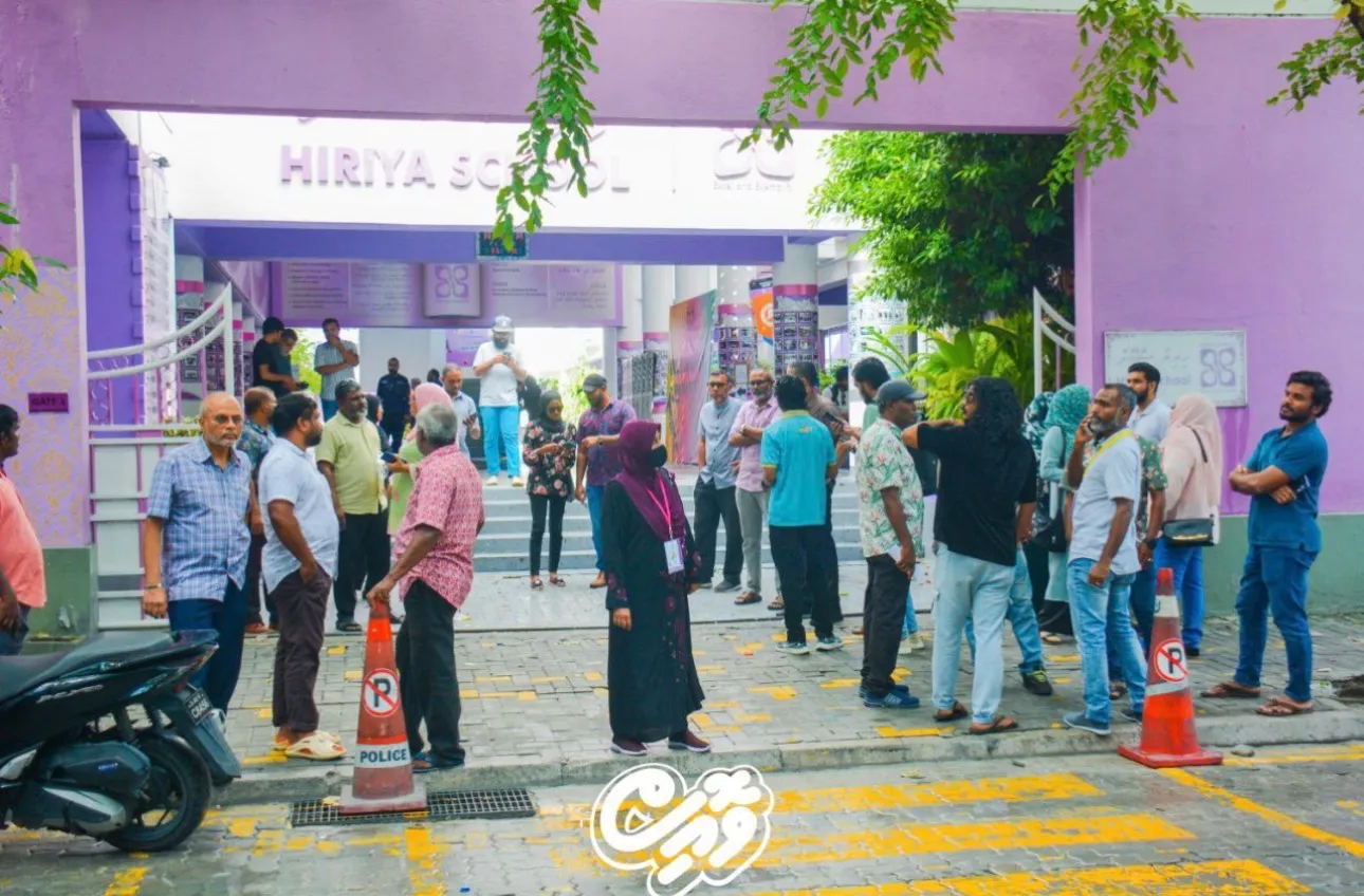 އިނގިރޭސި ލިސަނިންގ އިމްތިޙާނު އޮންނާތީ، މާލޭ ސްކޫލްތައް ކައިރީގެ މަގުތައް މާދަމާ ބަންދުކުރަނީ