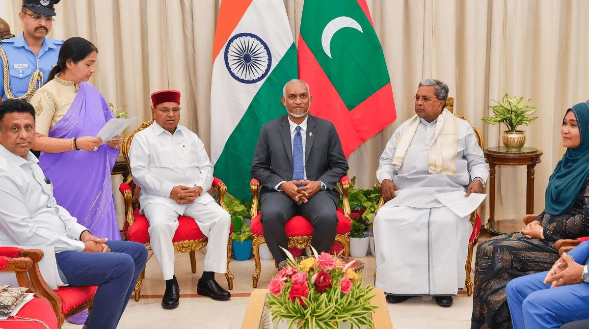 President Dr. Muizzu meeting with the Governor of Karnataka (Photo/President's Office)