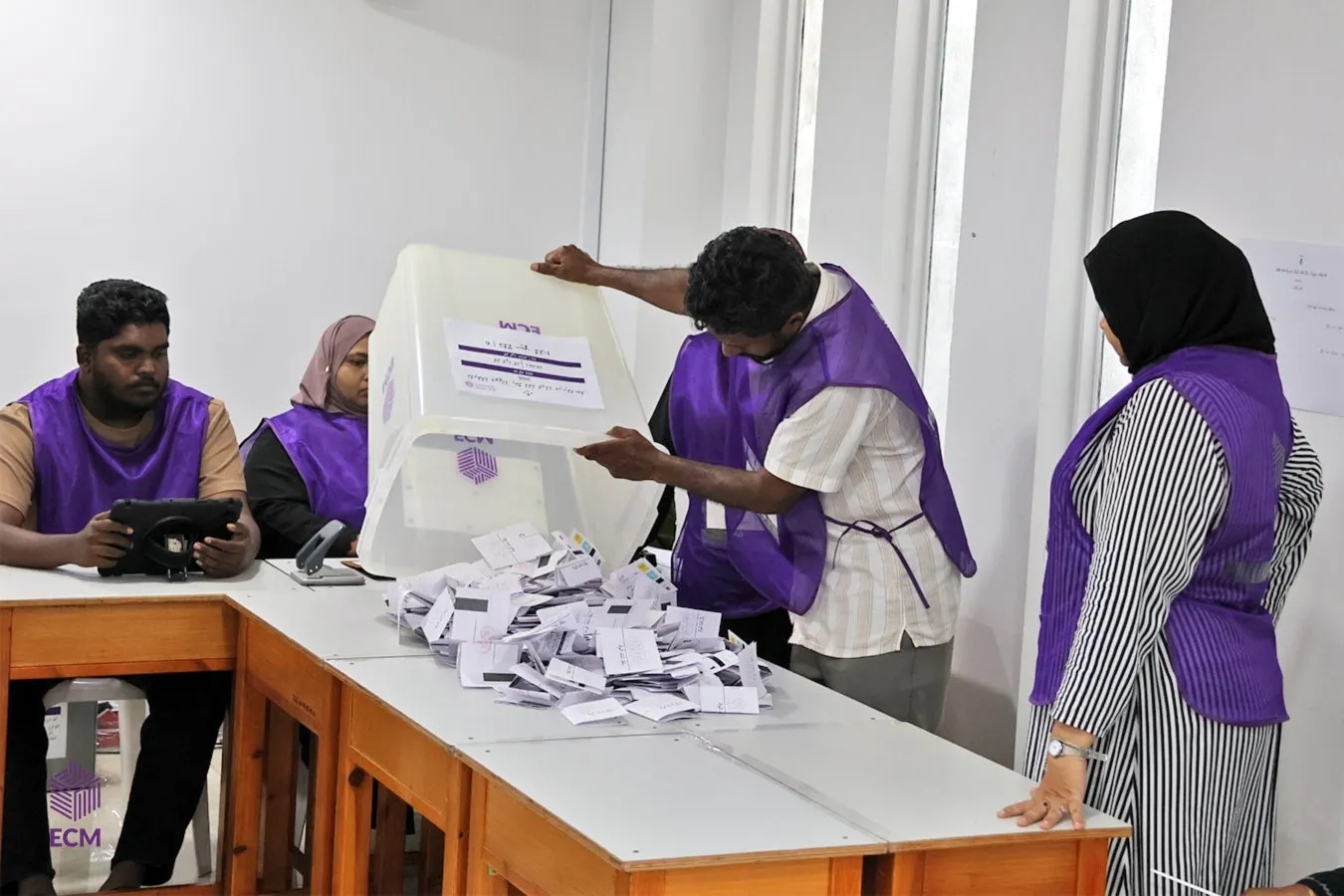 ވ. ތިނަދޫ ކައުންސިލުގެ ރައީސްގެ ގޮނޑިއަށް ވާދަކުރަން ހުޅުވައިލައިފި، އިންތިޚާބު ނޮވެންބަރުގެ ފަހުކޮޅު