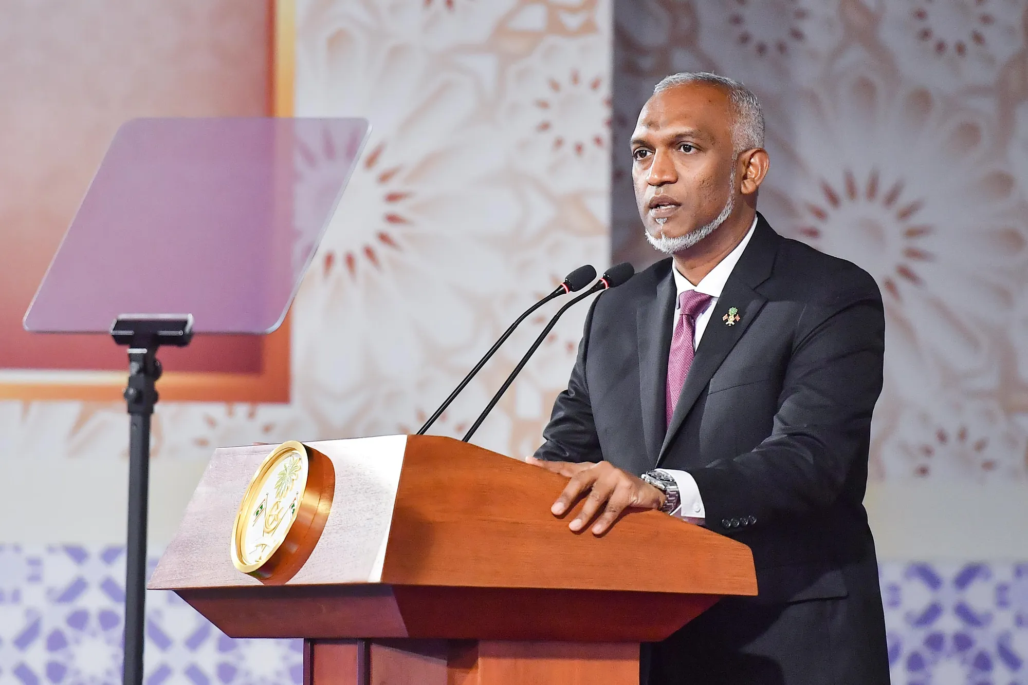 ސިނގިރޭޓާއި ބިޑިއަށް ނަގާ އިމްޕޯޓް ޑިއުޓީ ބޮޑުކުރަން ރައީސް މުޢިއްޒު ނިންމަވައިފި