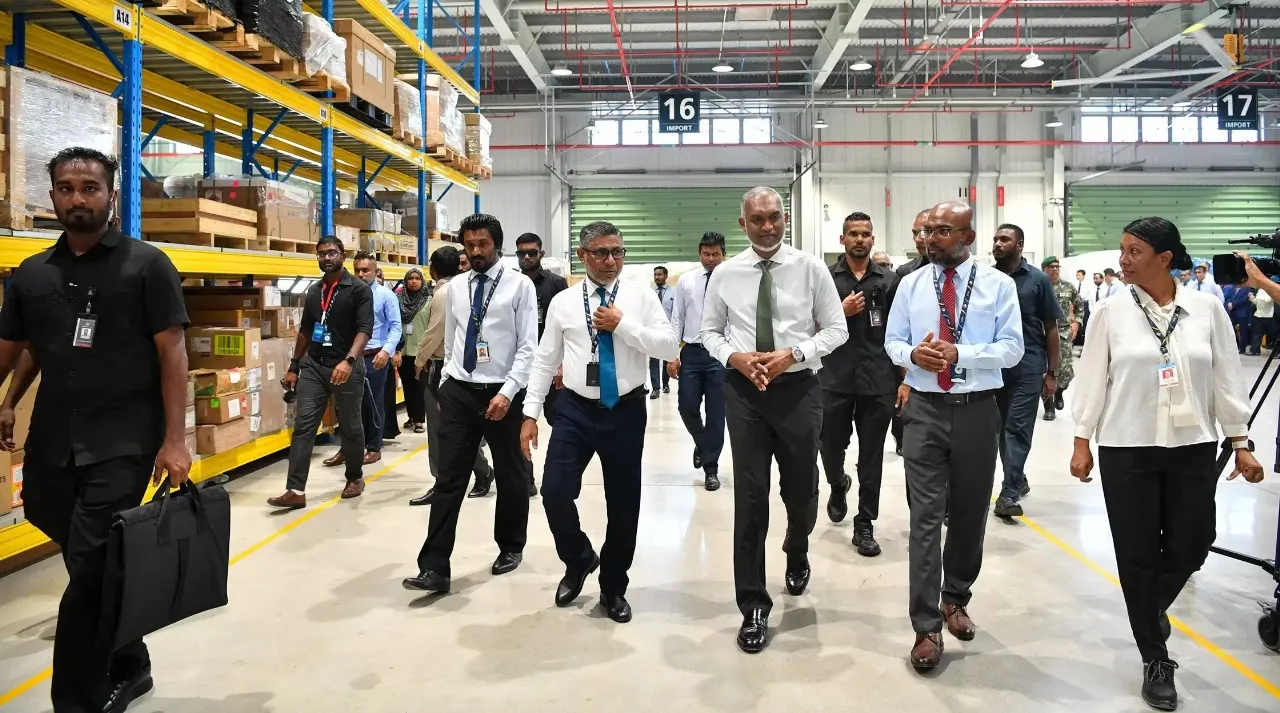 އެއާޕޯޓުގެ ޚިދުމަތްތެރިންނަށް ރައީސްެގެ ޝުކުރު