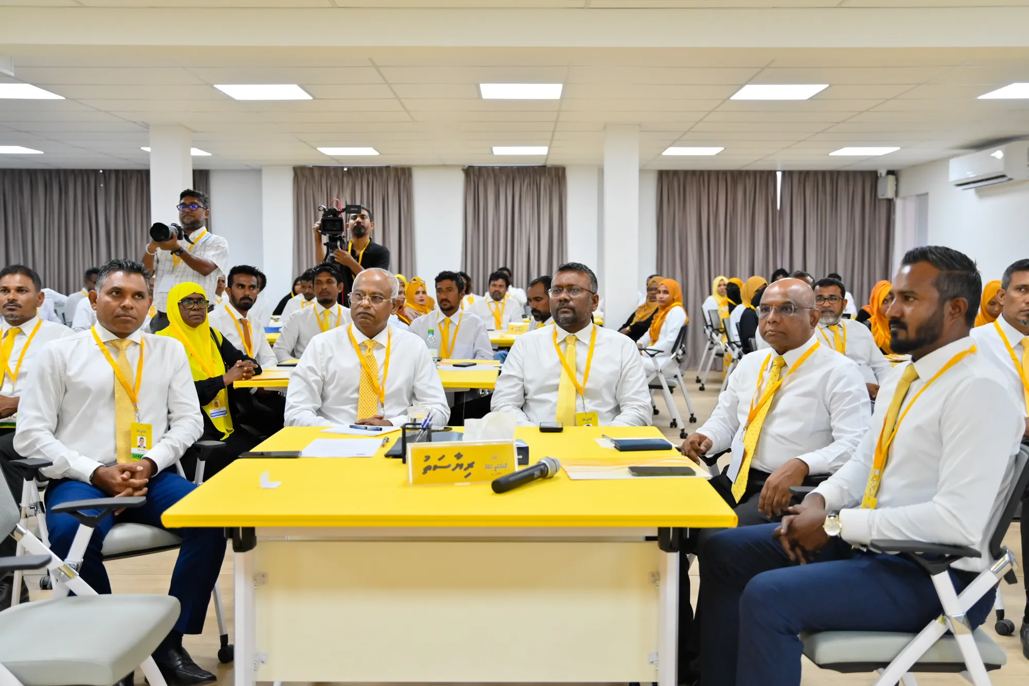 އީސީއާއި އޭސީސީ، ރައީސުލްޖުމްހޫރިއްޔާގެ ބާރުގެ ދަށަށް ގެނައުމަށް ކުރާ މަސައްކަތްތައް ހުއްޓާލުމަށް އެމްޑީޕީން ގޮވާލައިފި