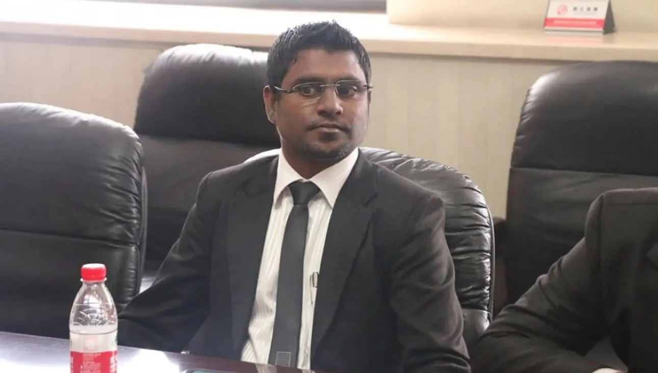 މަގާމުން ވަކިކުރުމުގެ މަސައްކަތް ފަށާފައި ވަނިކޮށް ފަޒީން ބްރޯޑްކޮމުން އިސްތިއުފާ ދެއްވައިފި
