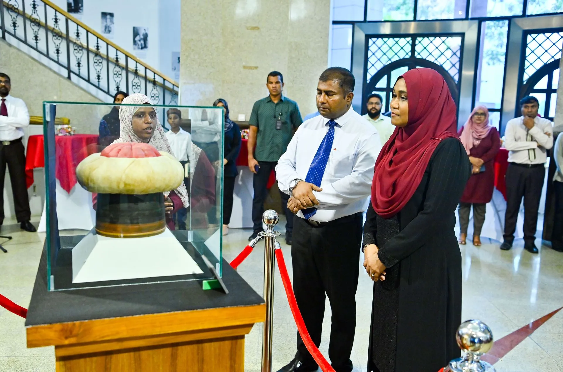 ދޮންބަންޑާރައިންގެ ހަނދާނީ މަޢުރަޒު ރައީސްގެ އަނބިކަނބަލުން ހުޅުއްވައިދެއްވައިފި