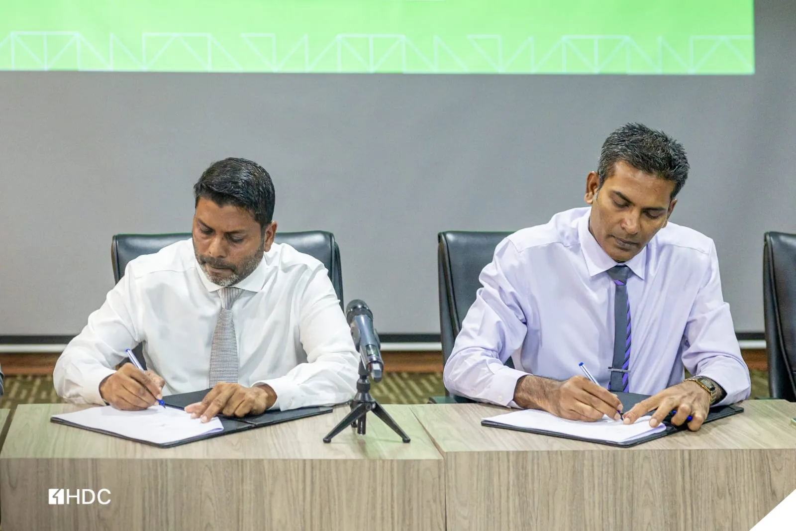 ރޭސިންގ އަދި ޑްރިފްޓް ސްޕޯޓްސް އެރީނާއެއް ތަރައްޤީކުރުމަށް އެއްބަސްވުމުގައި ސޮއިކޮށްފި