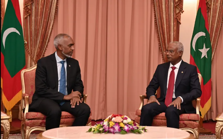 ރައީސް ޞާލިހުގެ މަންމާފުޅު އަވަހާރަވުމާއި ގުޅިގެން ޢާއިލާއަށް ރައީސް މުޢިއްޒުގެ ތަޢުޒިޔާ ފޮނުއްވައިފި
