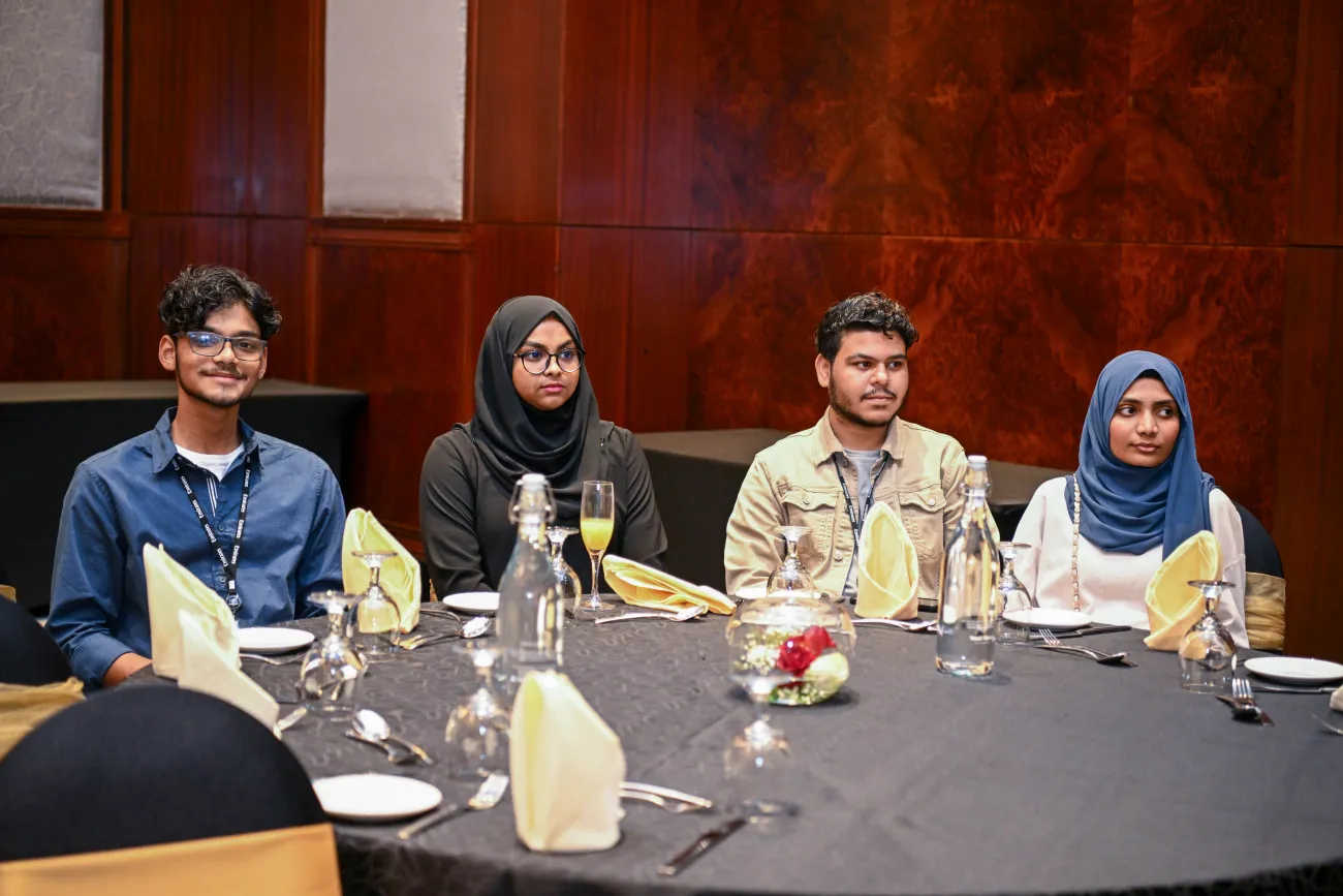 ބީއެމްއެލް ކާޑު ލިމިޓް އިތުރުކުރުމަށް، ބޭރުގައި ކިޔަވާ ދަރިވަރުންގެ ދަފްތަރެއް އެކުލަވާލަނީ!