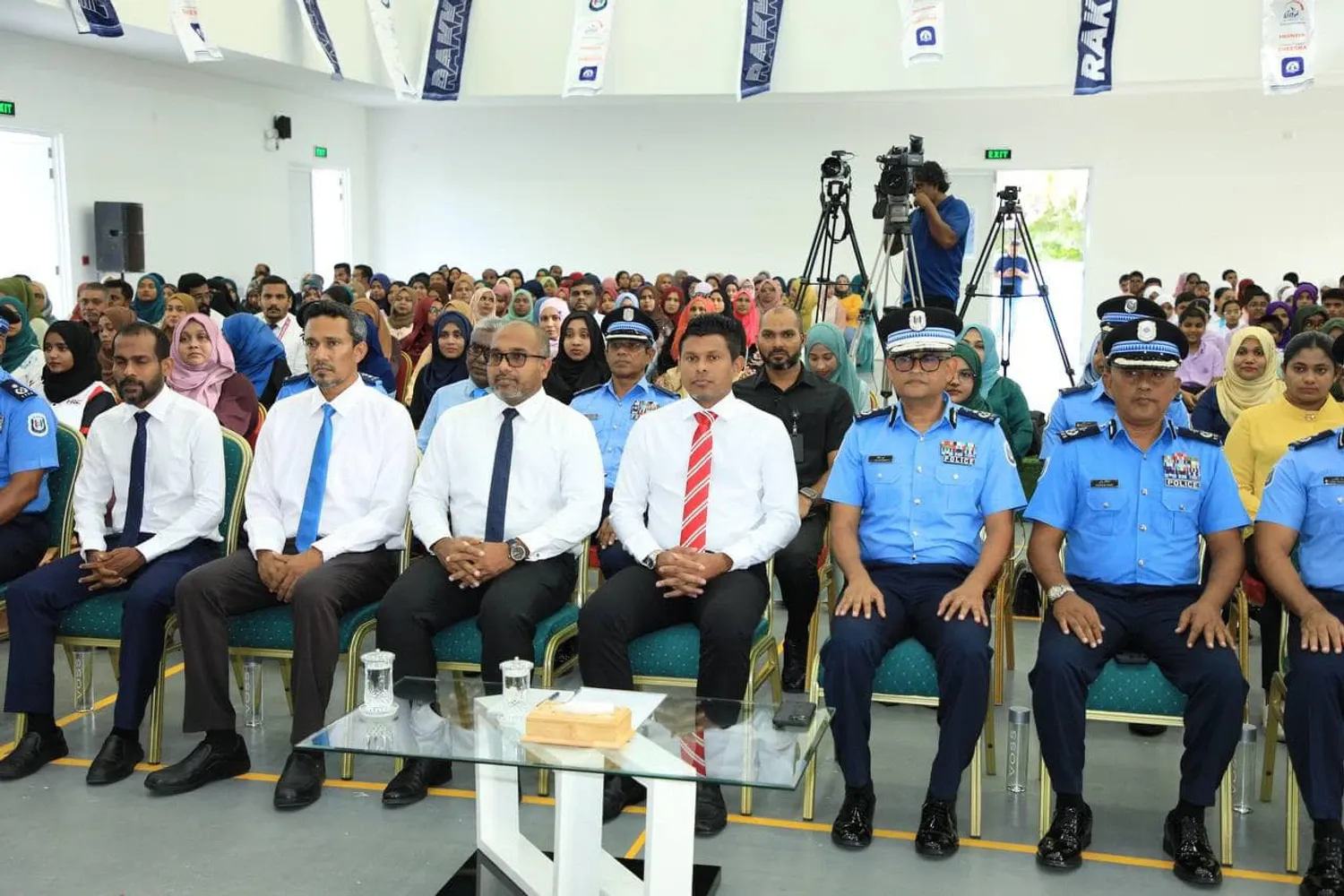 ޤައުމަށް އަންނަމުންދާ ތަރައްޤީއާ އެއްވަރަށް ސިކުނޑިތައްވެސް ތަރައްޤީވާންޖެހޭ - އިޙްސާން