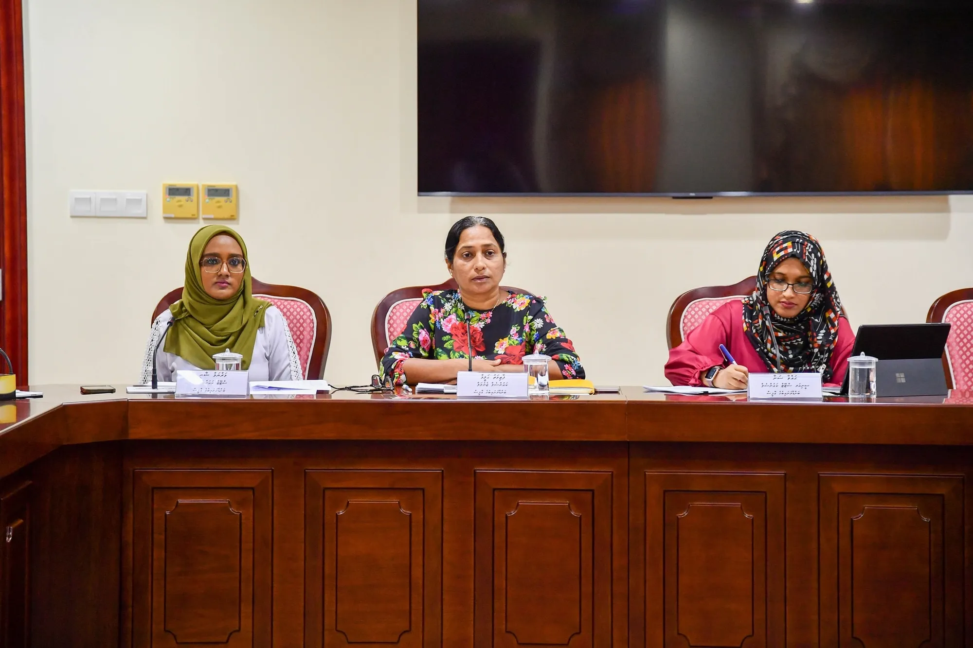 ފަރަށް އަރާ ބޭރުގައުމުތަކުގެ ބޯޓުފަހަރުތައް ފުރައިގެންދާތީ ދައުވާ ނުކުރެވުމުގެ މައްސަލަ ބޮޑުވެއްޖެ