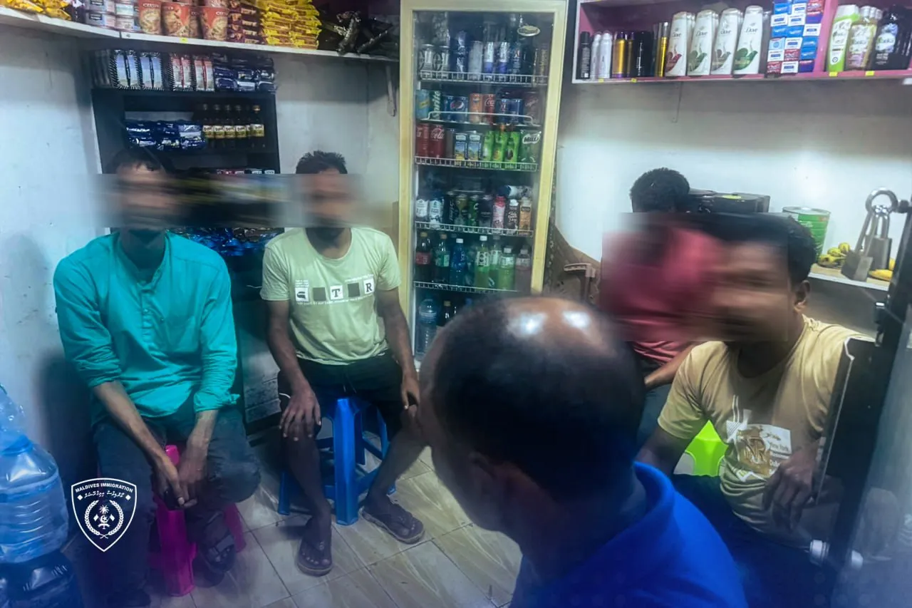 މާލޭގައި ރީޓެއިލް ފިހާރަތަކެއް ހިންގަމުންއައި ބިދޭސީއަކާއި އެކު އިތުރު 4 ބިދޭސީން ހައްޔަރުކޮށްފި