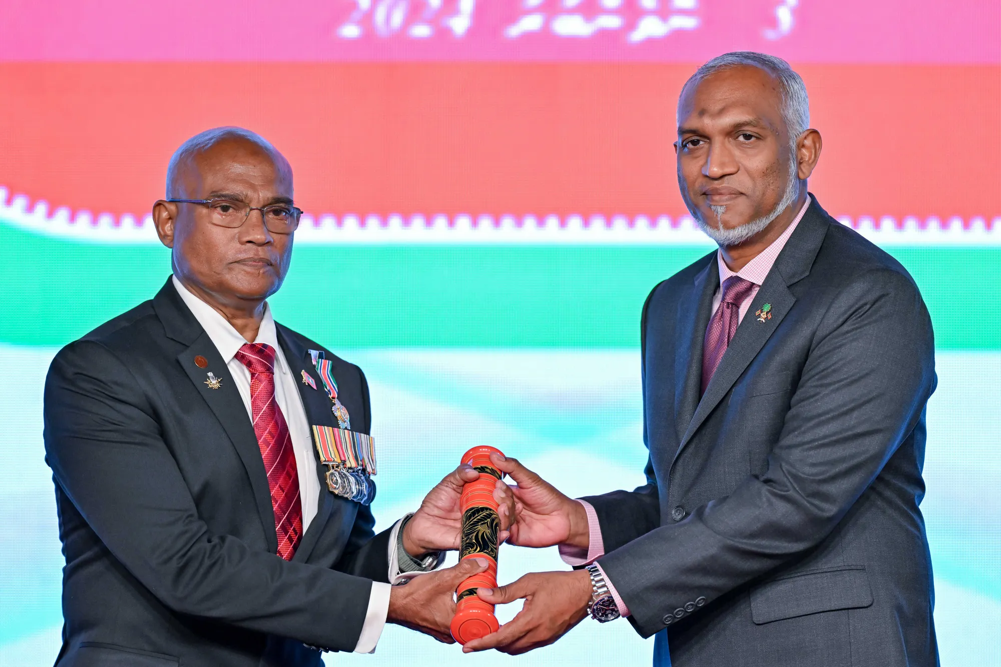 ނޮވެންބަރު ތިނެއްގެ ޝަހީދުންގެ އާއިލާގެ ކޮންމެ މީހަކަށް މަހަކު 9،000 ރުފިޔާގެ އިނާޔަތެއް ދެނީ