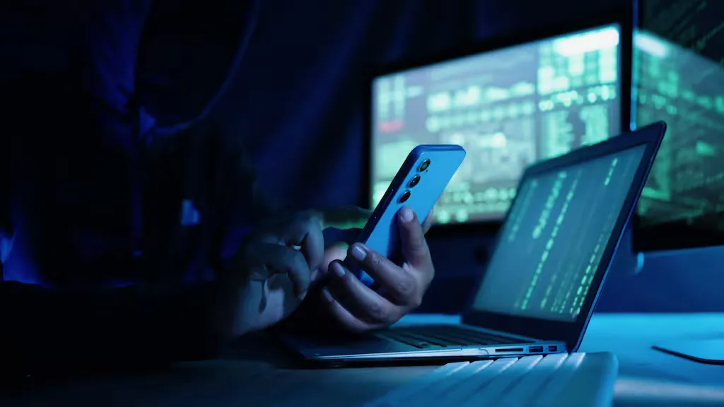 Laptop screen and silhouetted hoodie man (Photo/Gettyimages) 
