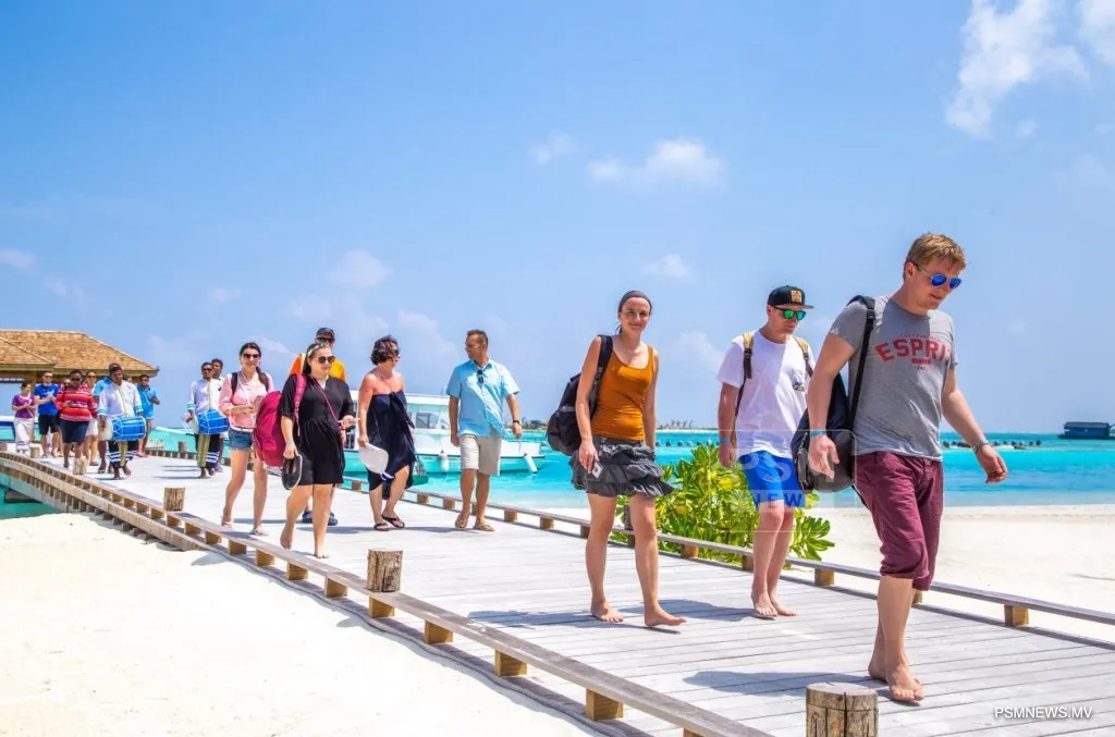 Tourists arriving to a resort (Photo/PSM)
