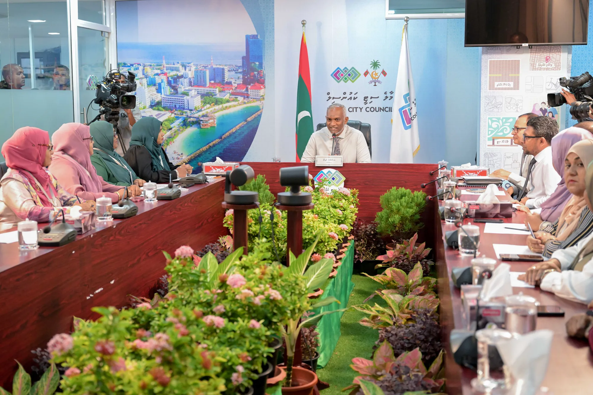 ފުލެޓު ލިސްޓު ރިވިއުކުރަން ކައުންސިލް ހިމެނޭ ކޮމިޓީއެއް އެކުލަވައިލަން ރައީސް ޑރ.މުޢިއްޒު ނިންމަވައިފި