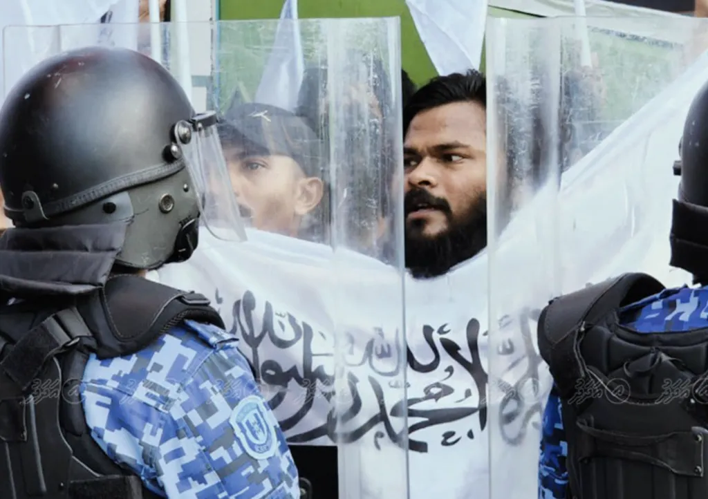 ޔޯގާ ދުވަހުގެ ހަމަނުޖެހުން: ދެން ކޯޓްގައި ގެންދާނީ ހަތް މީހެއްގެ ޝަރީއަތް