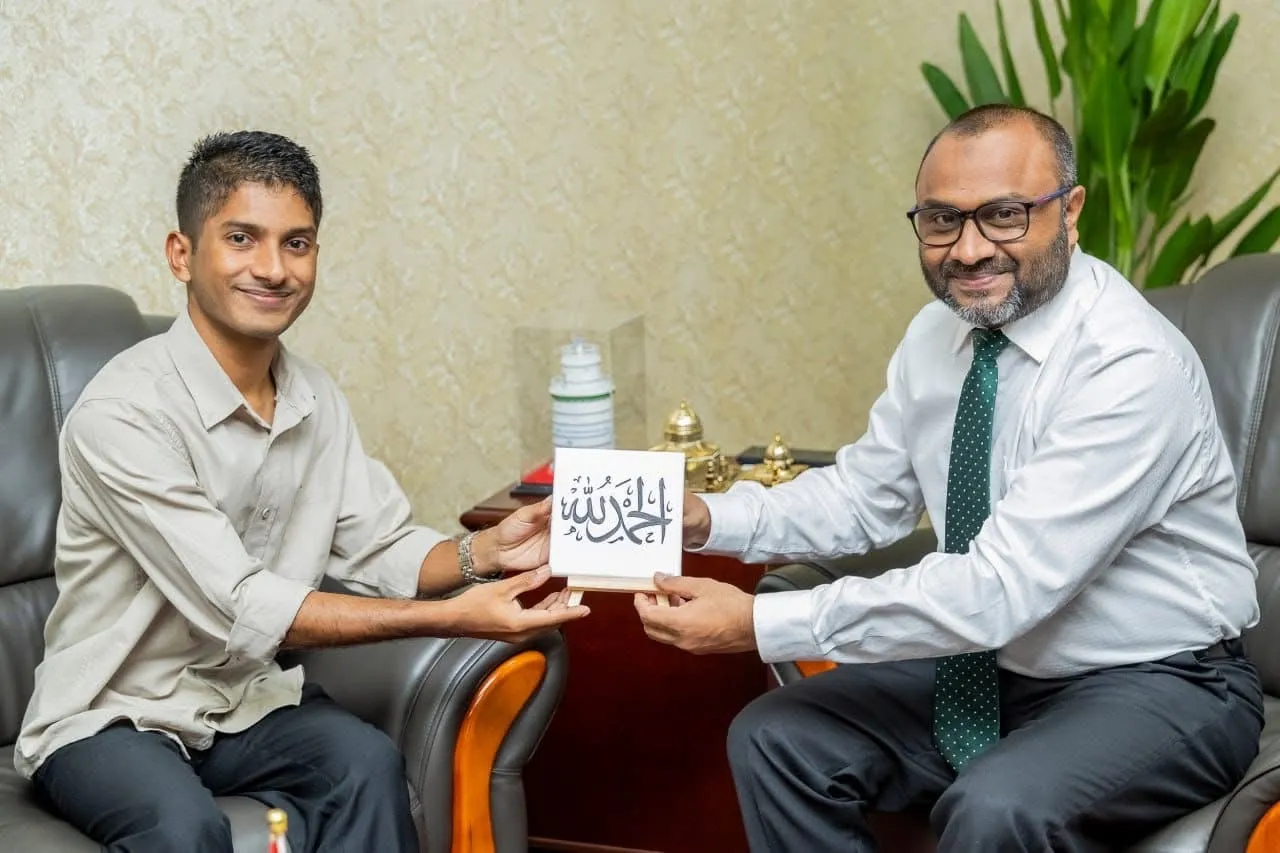 އިސްލާމިކް ކެލިގްރަފީން އާދަޔާޚިލާފު ފަންނުވެރިކަން ދައްކާލި، ނާއިޝްއަށް މިނިސްޓްރީގެ ގިނަ އެހީތަކެއް