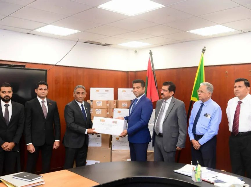 ލަންކާ އިން ރާއްޖެ އަށް ގިނަ އަދަދެއްގެ އަސާސީ ބޭސް ހަދިޔާ ކޮށްފި