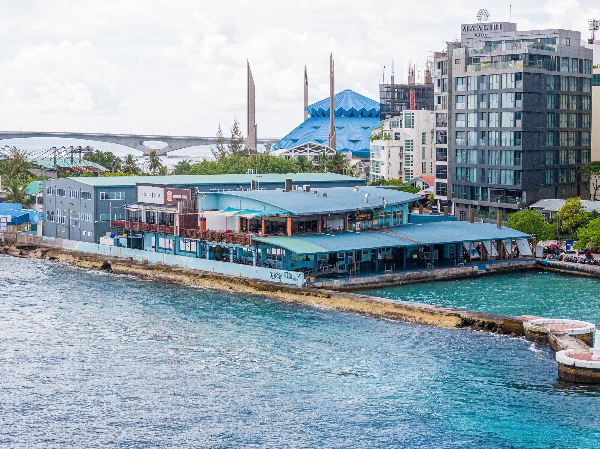 އަތޮޅުތަކުން މާލެއަށް ދަތުރުކުރާ ލޯންޗުތަކަށް ހެންވޭރު ފެރީ ޓަރމިނަލް ހުޅުވާލައިފި