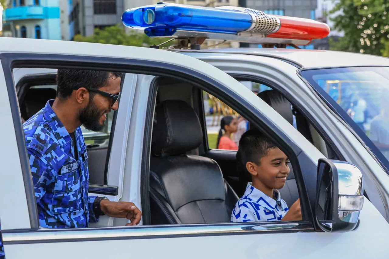 ފުލުހުންގެ ޚިދުމަތުގެ ދުވަހާ ގުޅުވައިގެން، އުޅަނދުތައް ދައްކާލުމުގެ ހާއްސަ ހަރަކާތެއް މިއަދު ހުޅުމާލޭގައި