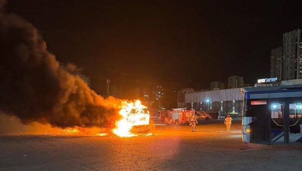 ތެލް އަވީވް ކައިރީ ބޮމުގެ ހަމަލާތަކެއްދީ އިސްރާއީލަށް ކުއްލި ސިހުމެއް!