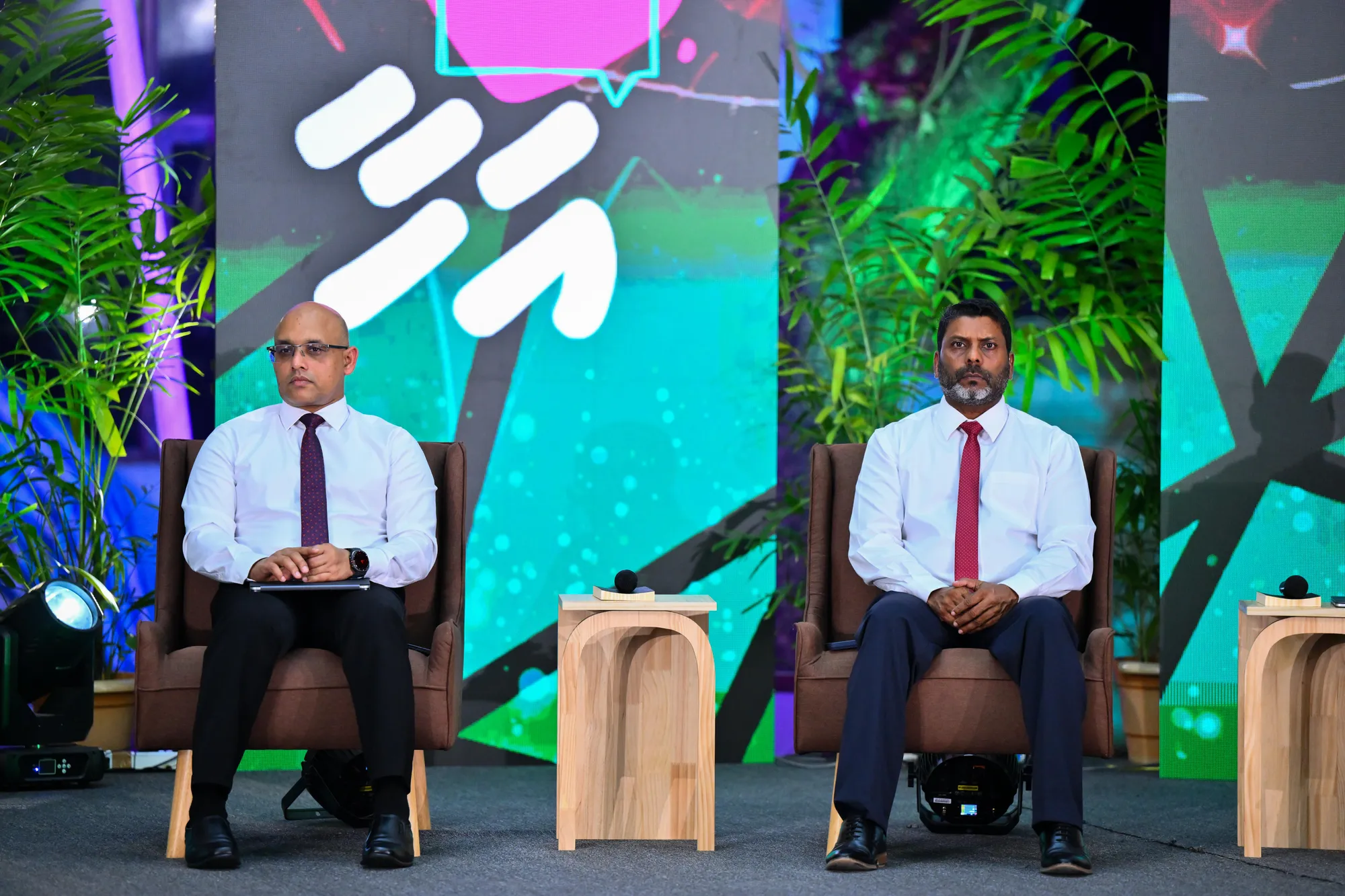 "ފައިސާ އެބަހުރި، 1273 މަޝްރޫއު މިހާރު އެބަ ހިނގާ"