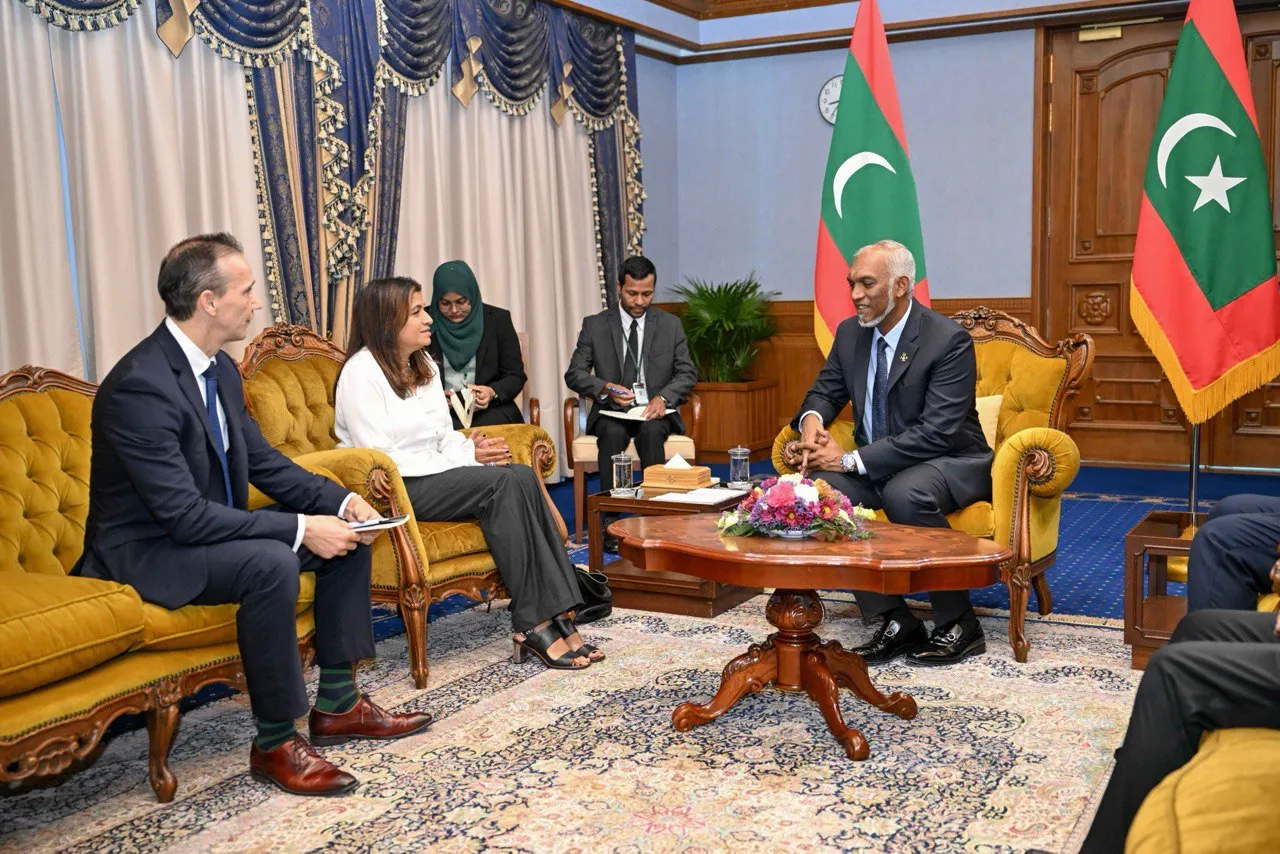 ޑިވެލޮޕްމަންޓް ބޭންކްގެ ޗެއަރޕަރސަން އަދި ސީ.އީ.އޯ ރައީސްގެ އަރިހަށް އިހުތިރާމްގެ ޒިޔާރަތެއް ކުރައްވައިފި