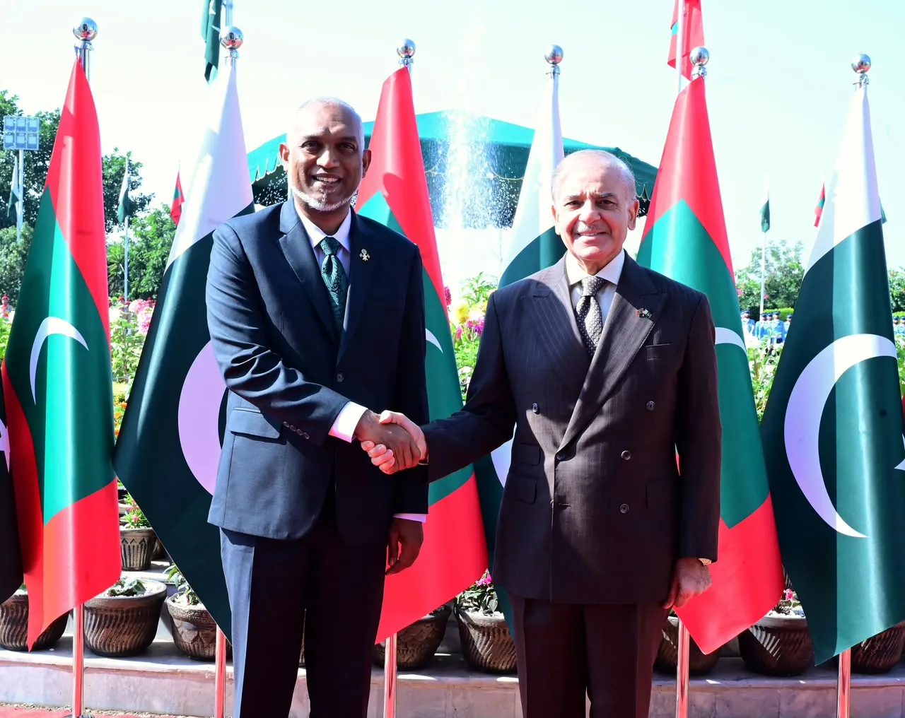ޕާކިސްތާނުގެ ބޮޑުވަޒީރު ރާއްޖެ ވަޑައިގަތުމަށް ރައީސް ޑރ. މުޢިއްޒު ދަޢުވަތު އަރުވައިފި