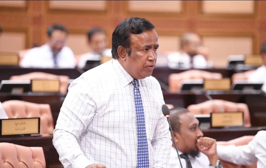 ރާއްޖޭގައި އެބަތިބި ވޭޕަށް އިންވެސްޓް ކޮށްގެންތިބި ފަރާތަތްތައް؛ އެމީހުންނަށް ބަދަލުދިނުމާމެދު ވިސްނާލަންޖެހޭ: ޣަފޫރު