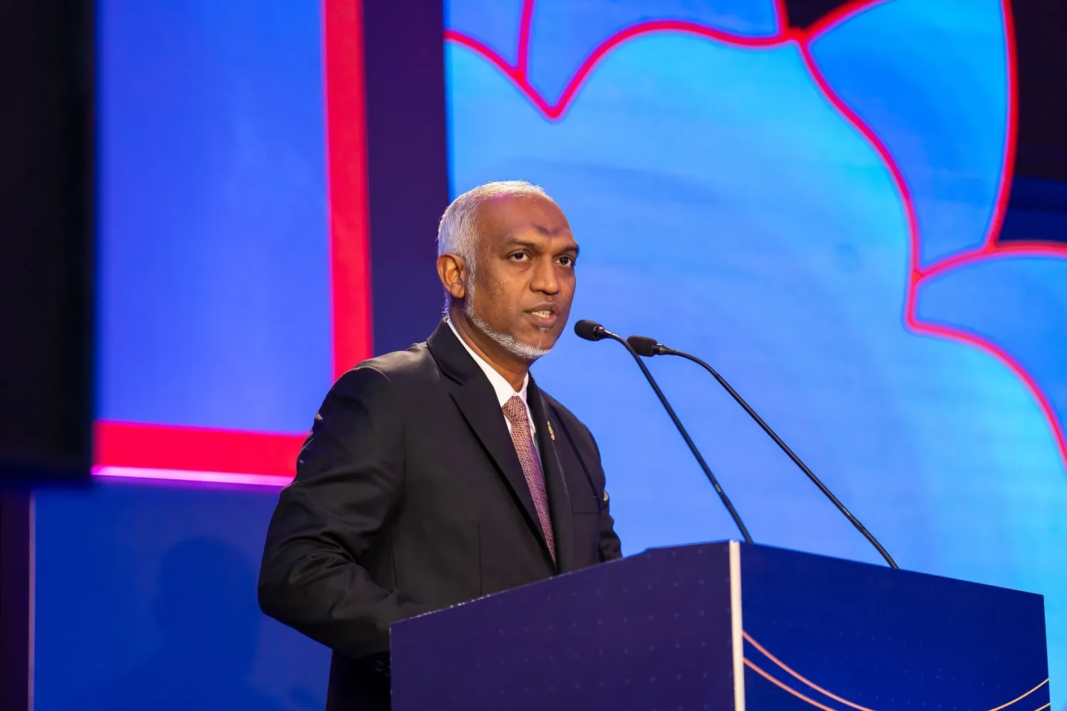 މިދިޔަ ދެއަހަރާބައިގެ ތެރޭގައި ވަށާޖެހޭ އިގުތިސާދީ ސިޔާސަތެއް ސަރުކާރުން ތަންފީޒުކުރައްވާފައިވާ ކަމުގައި ރައީސުލްޖުމްހޫރިއްޔާ ވިދާޅުވެއްޖެ