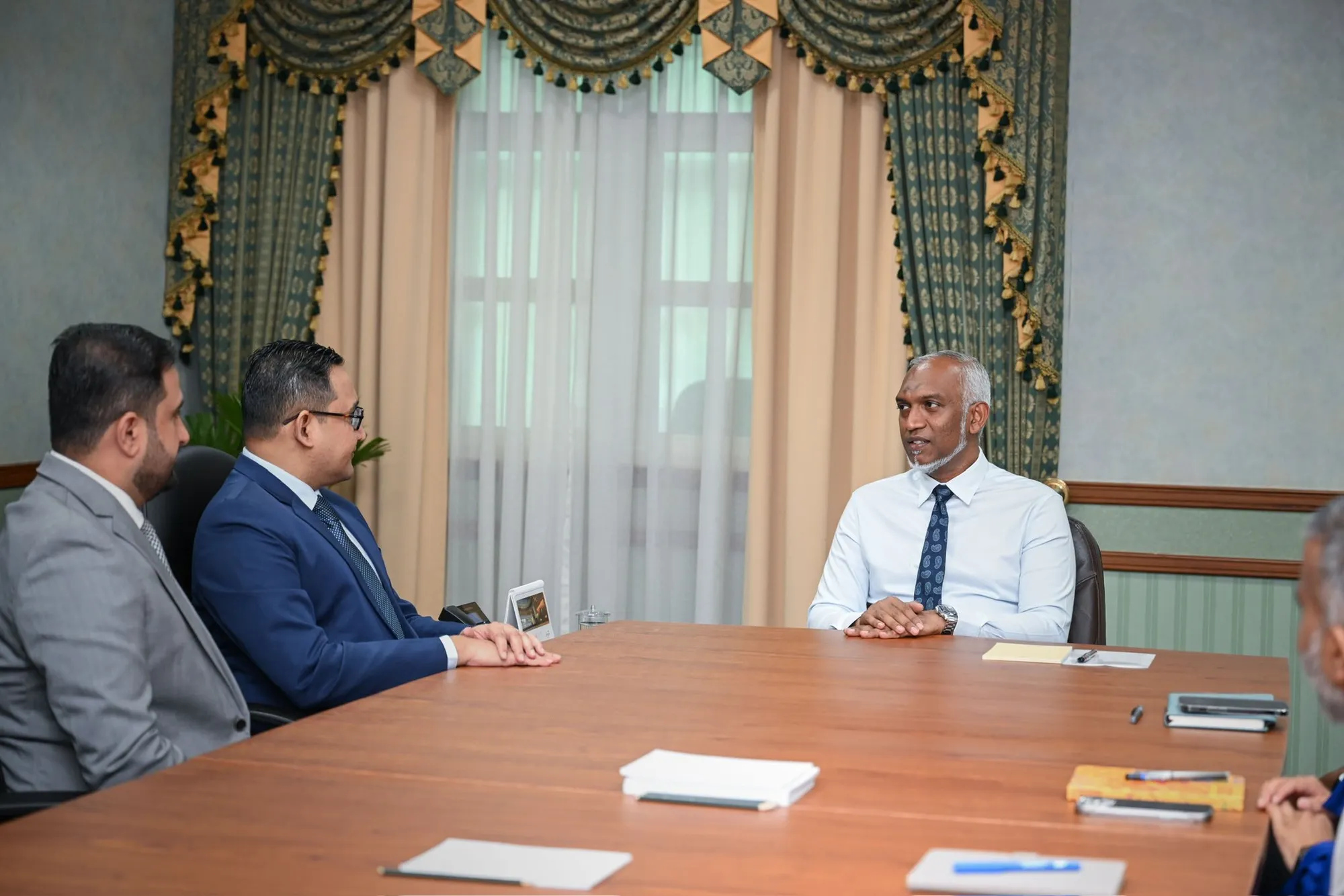 ރައީސް ޓިކްޓޮކްގެ އިސްވެރީންނާއި ބައްދަލުކުރެއްވުން: ރާއްޖެއަށް އެއްބާރުލުން ދޭނެ