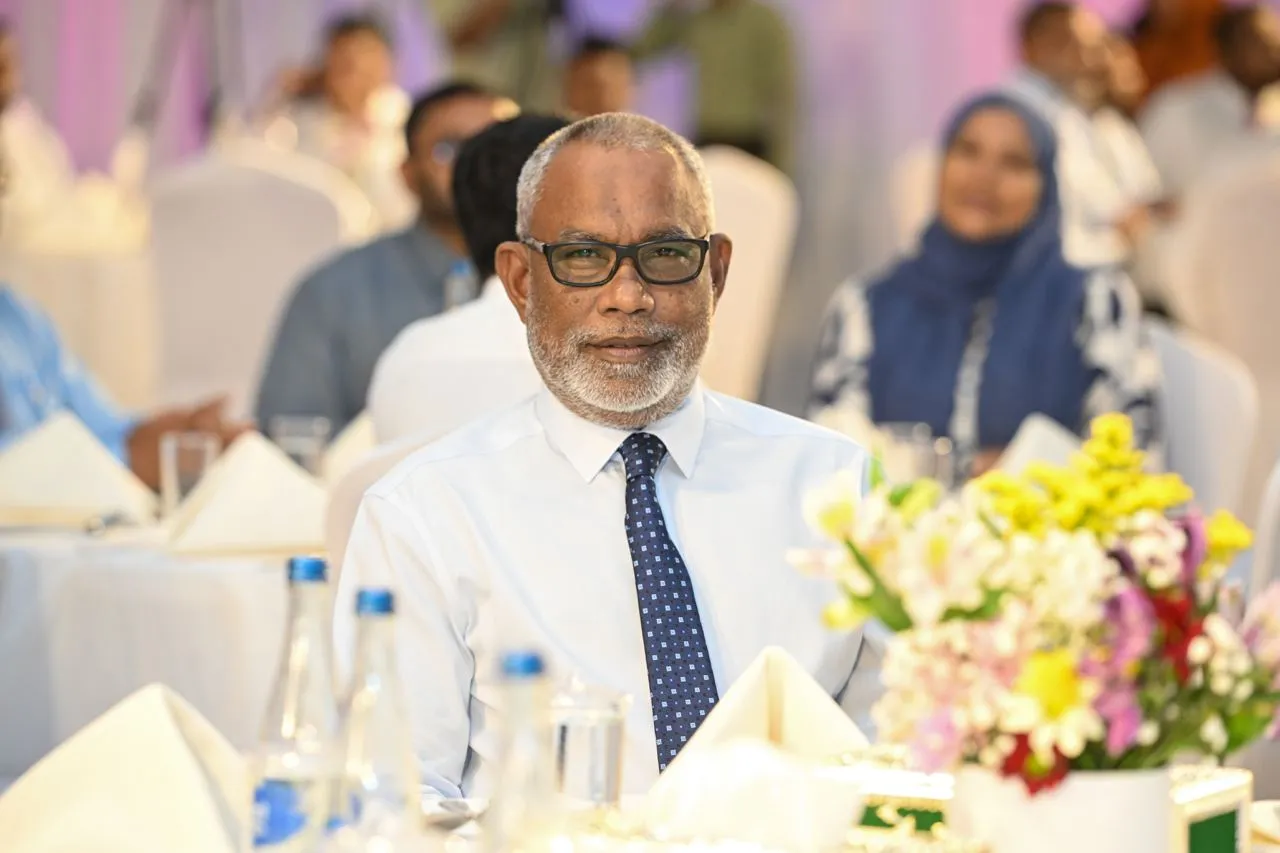 ޓީމް އޮތީ ބަދަހިކޮށް، މުއިއްޒު ދުވެލީގައި ގައުމު ދާނީ ކުރިޔަށް: އަބްދުއްރަހީމް