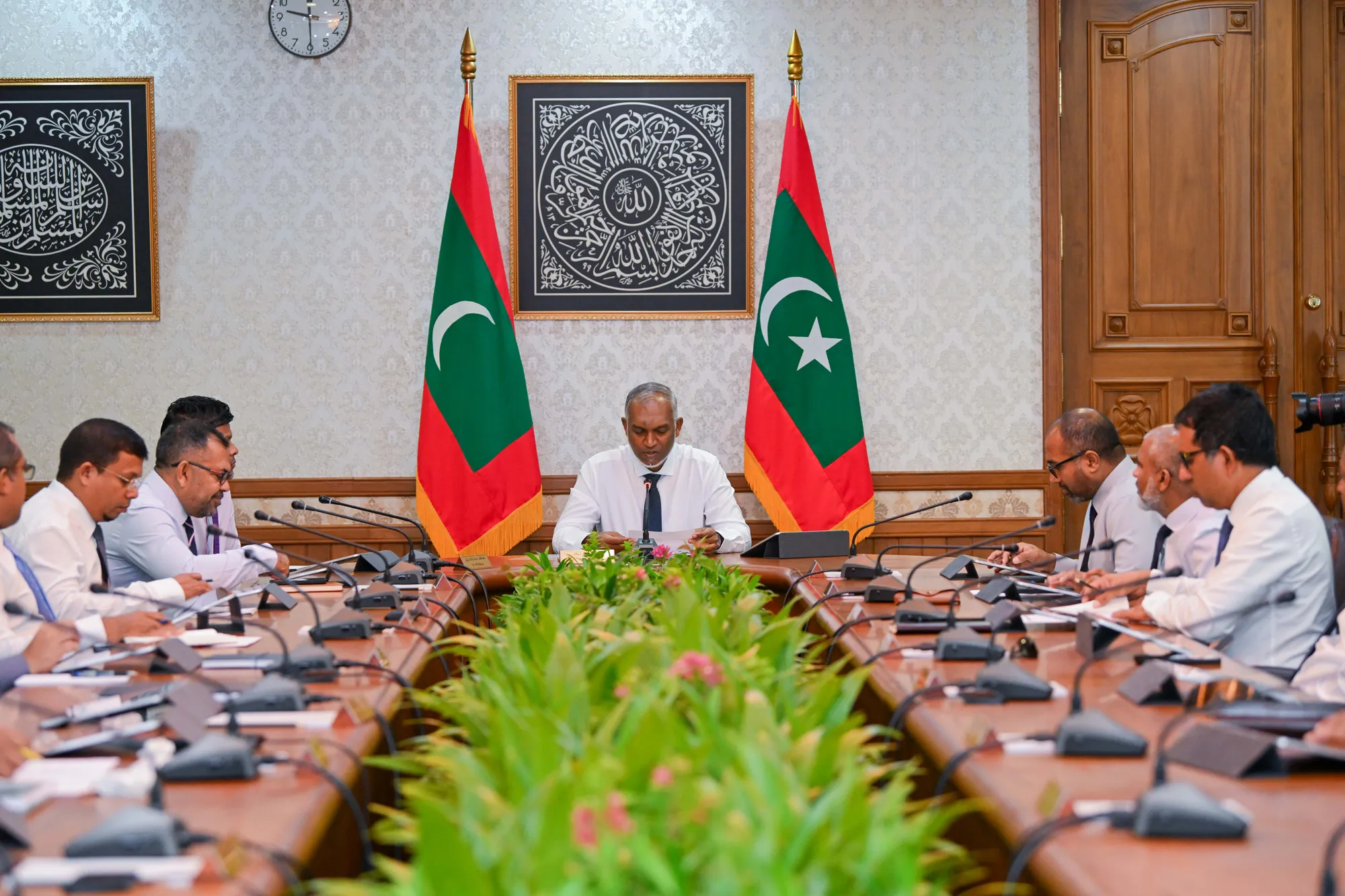 ރައީސް އާއި ސަރުކާރުގެ އިސްވެރިންގެ މުސާރަ ބޮޑު ކުރައްވަން ރައީސް މުޢިއްޒު ތާއީދެއް ނުކުރައްވާ: ސަރުކާރު