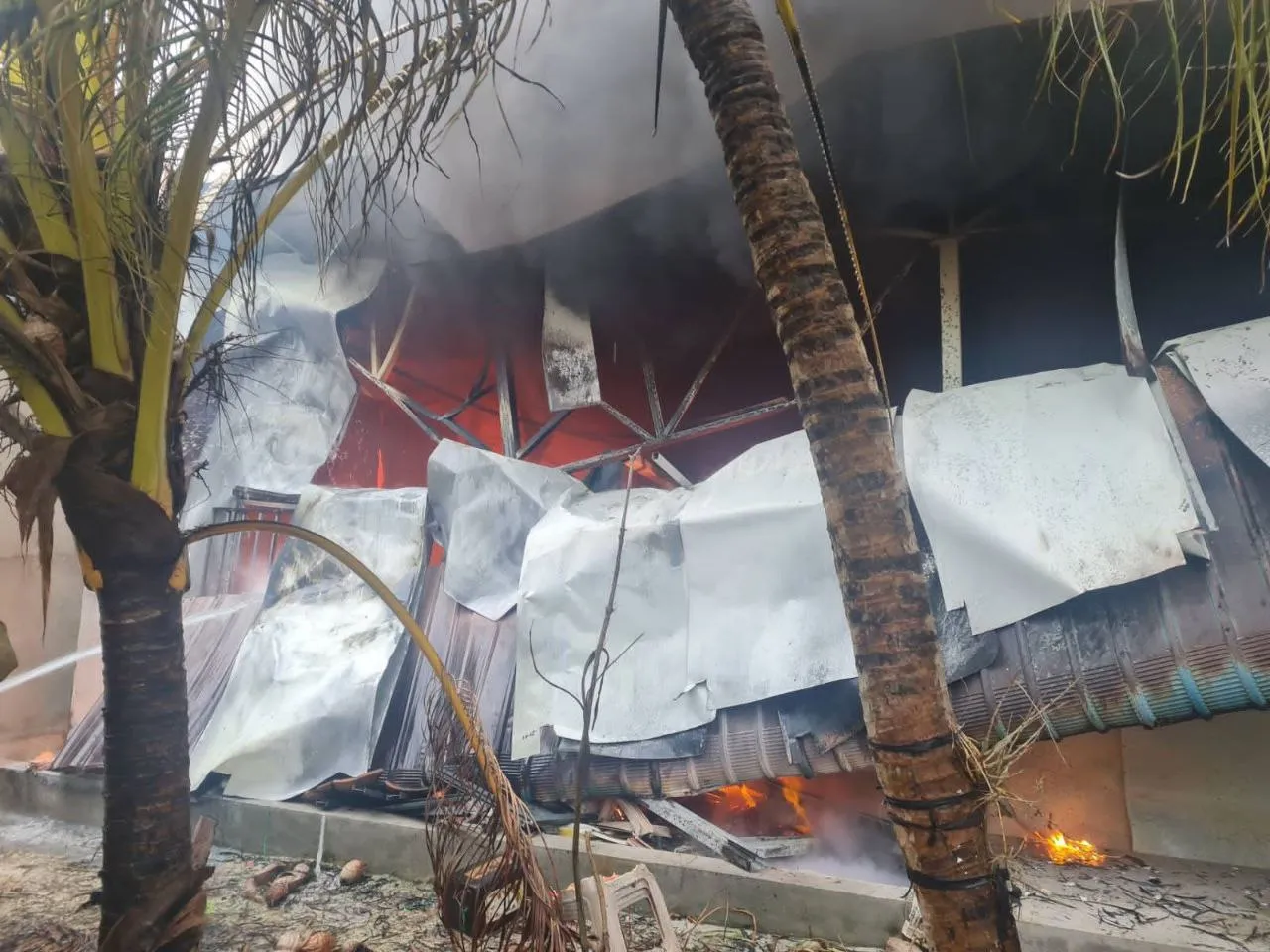 އައްޑޫ ސިޓީ ކުރީގެ ފައިވާން ފެކްޓްރީގައި އަލިފާނުގެ ހާދިސާއެއް ހިނގައިފި