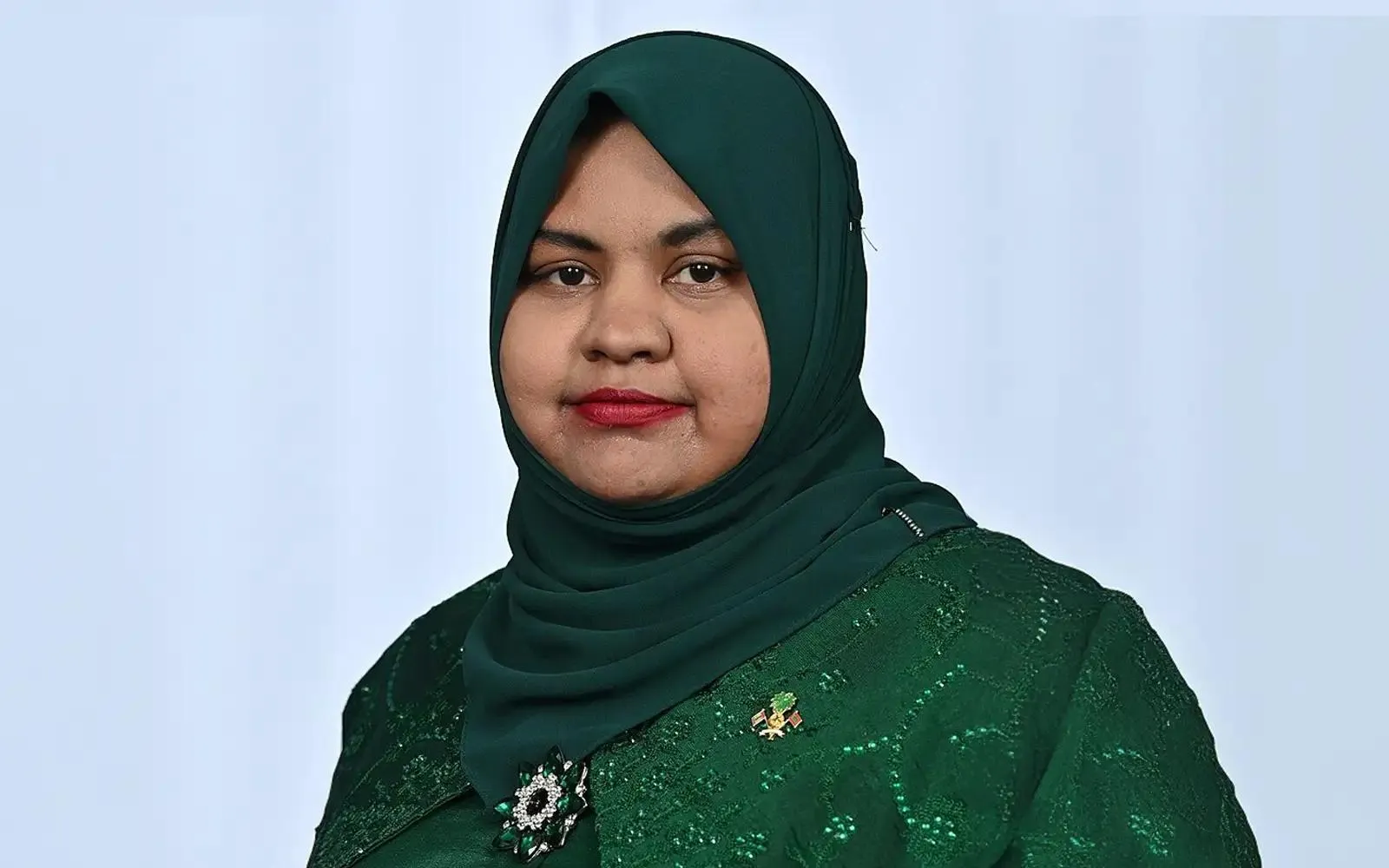 ރައީސް މުޢިއްޒަށް ސިހުރުހެދި ކަމުގެ ތުހުމަތުގައި ހައްޔަރުކުރި ޝަމްނާޒް ގެ ބަންދަށް އިތުރު 7 ދުވަސް