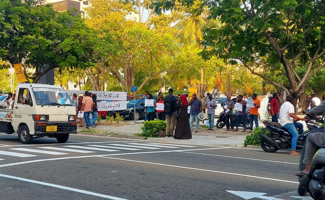 މުޒާހިރާކުރި ޓެކްސީ ޑްރައިވަރުންނަށް ދައުވާ ކޮށްފި!