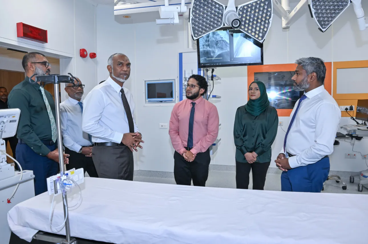 ސިއްޙީ ޚިދުމަތް ހަރުދަނާ ކުރުމަށް ޑޮކްޓަރުން ދޭ އެއްބާރުލުމަށް ރައީސް މުޢިއްޒުގެ ޝުކުރު