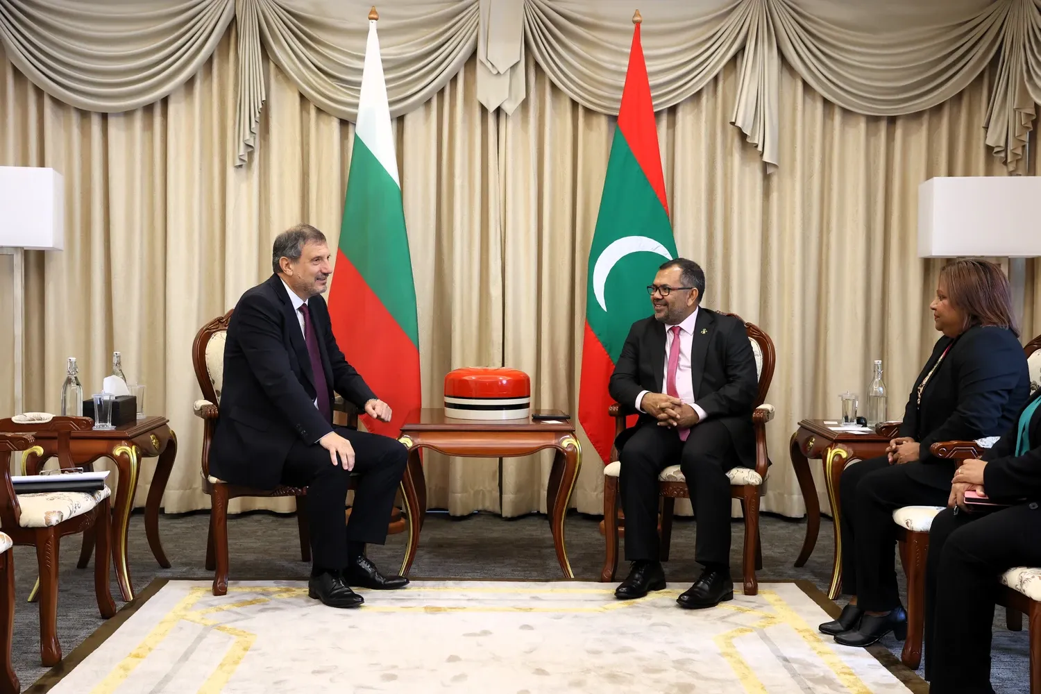 ބަލްގޭރިއާގެ އައު ސަފީރު ޚާރިޖީ ވަޒީރު މޫސާ ޒަމީރުގެ އަރިހަށް އިޙްތިރާމުގެ ޒިޔާރަތެއް ކުރައްވައިފި