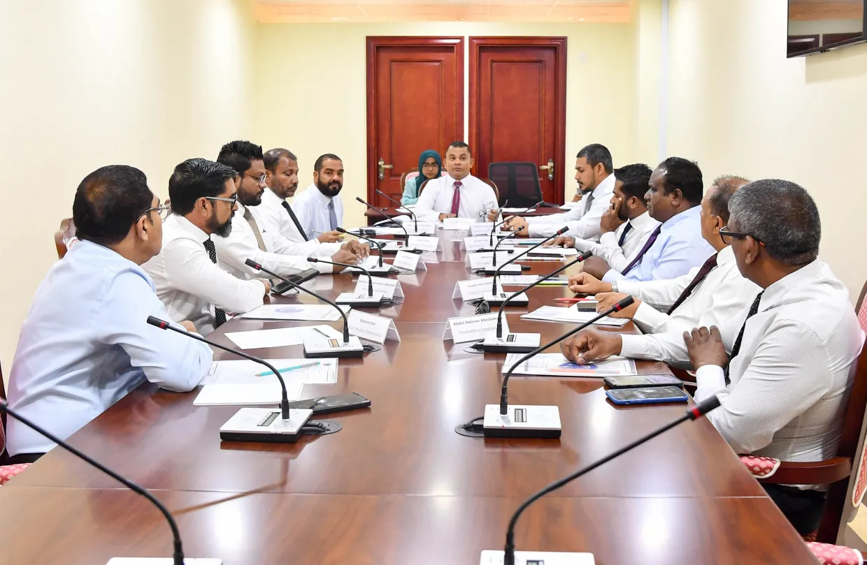 މެންބަރުންނަށް ބޭރުން ހިލޭ ބޭސްފަރުވާކުރަން ފަހިވާ ކާޑެއް ތައާރަފުކުރަން އެދެނީ