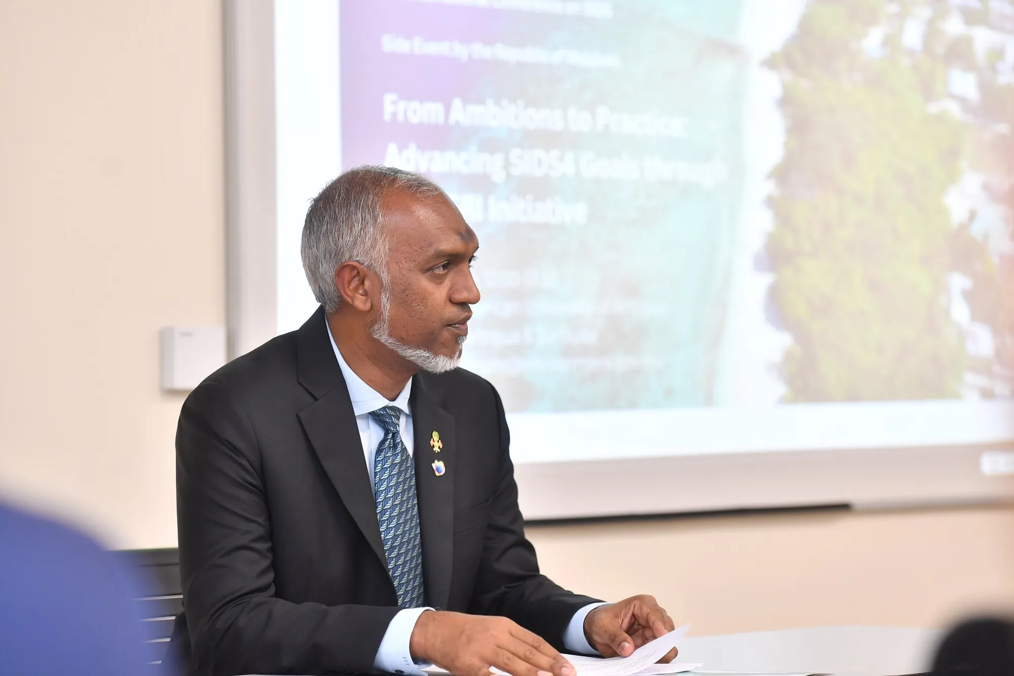 ކުދި ޖަޒީރާ ގައުމުތަކުން ގުޅިގެން މަސައްކަތްކޮށްފިނަމަ ސަލާމަތުގެ އައްސޭރިއަކަށް ވާސިލުވެވޭނެ: ރައީސް
