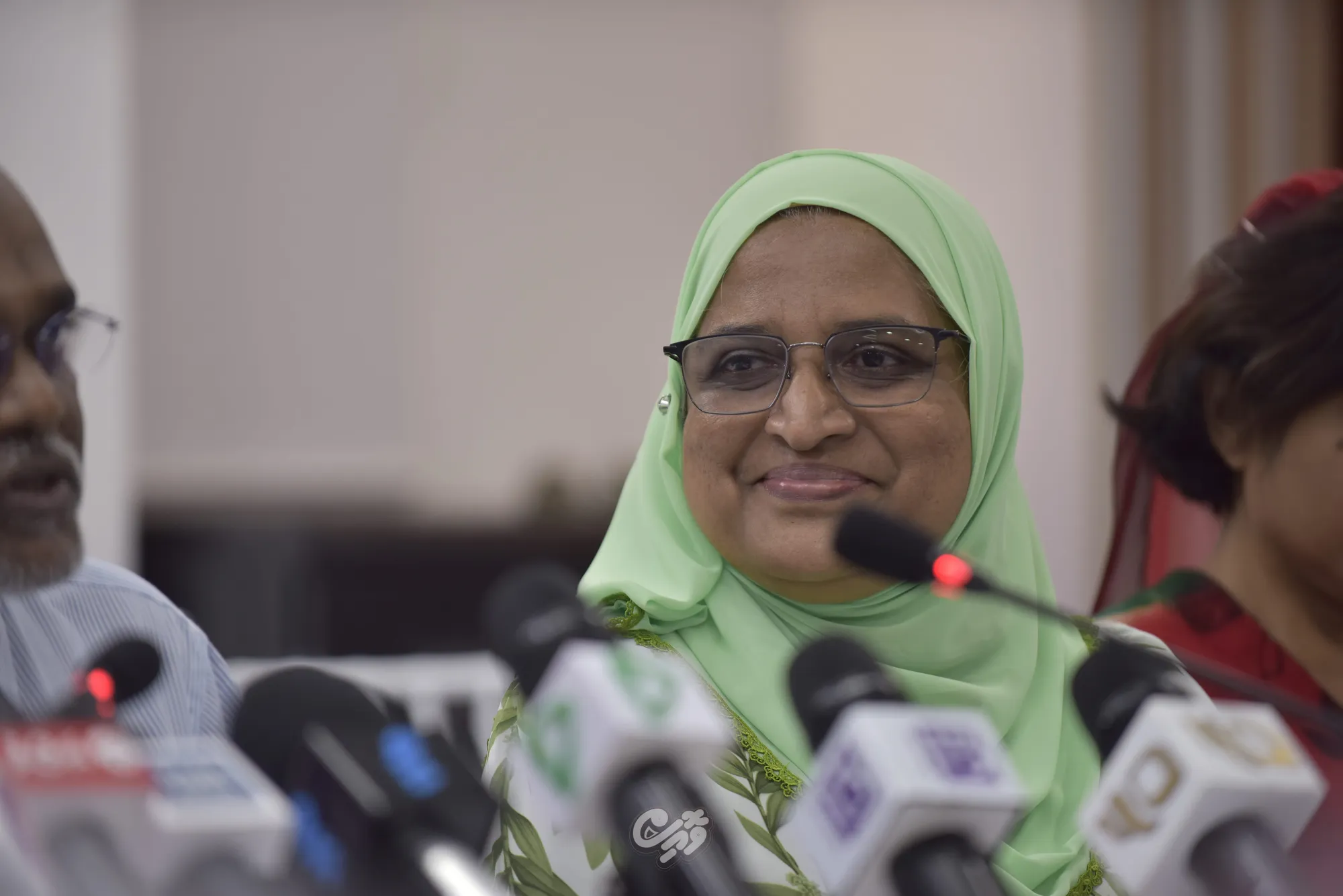 ކުރީގެ ބަންޑާރަ ނައިބު އަލްއުސްތާޒާ ޢާއިޝަތު ޢާޒިމާ ޝަކޫރު