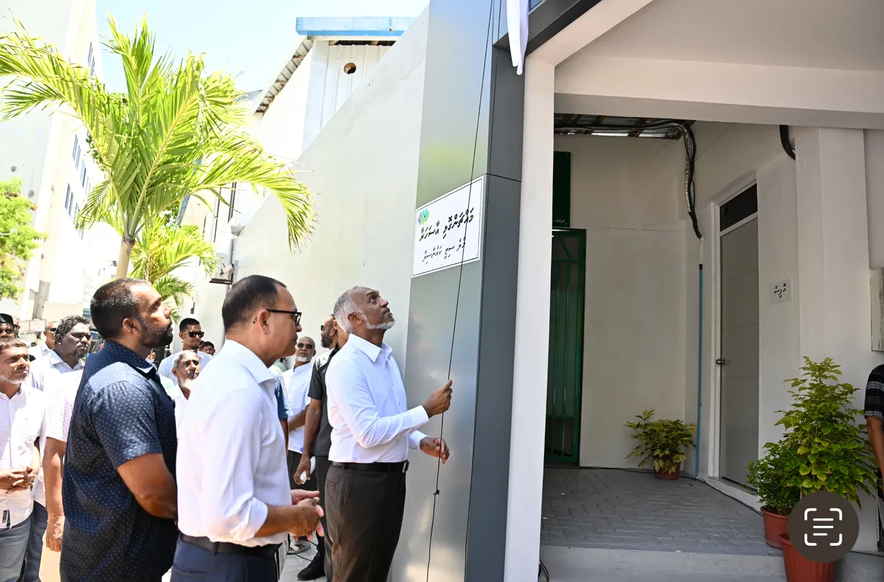 ރައީސުލްޖުމްހޫރިއްޔާ، މާލެސިޓީގެ އާސަހަރާ މިސްކިތާއި، ހިނަވާގެ ރަސްމީގޮތުން ހުޅުއްވައިދެއްވައިފި