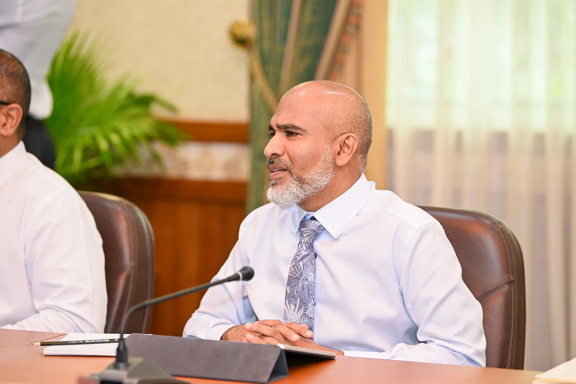 ޓީޗަރުންގެ މުސާރައިގެ އޮނިގަނޑަށް ހުށަހަޅަންޖެހޭ އިސްލާހުތައް މި ދަނީ ބަލަމުން: ވަޒީރު ޝަފީއު