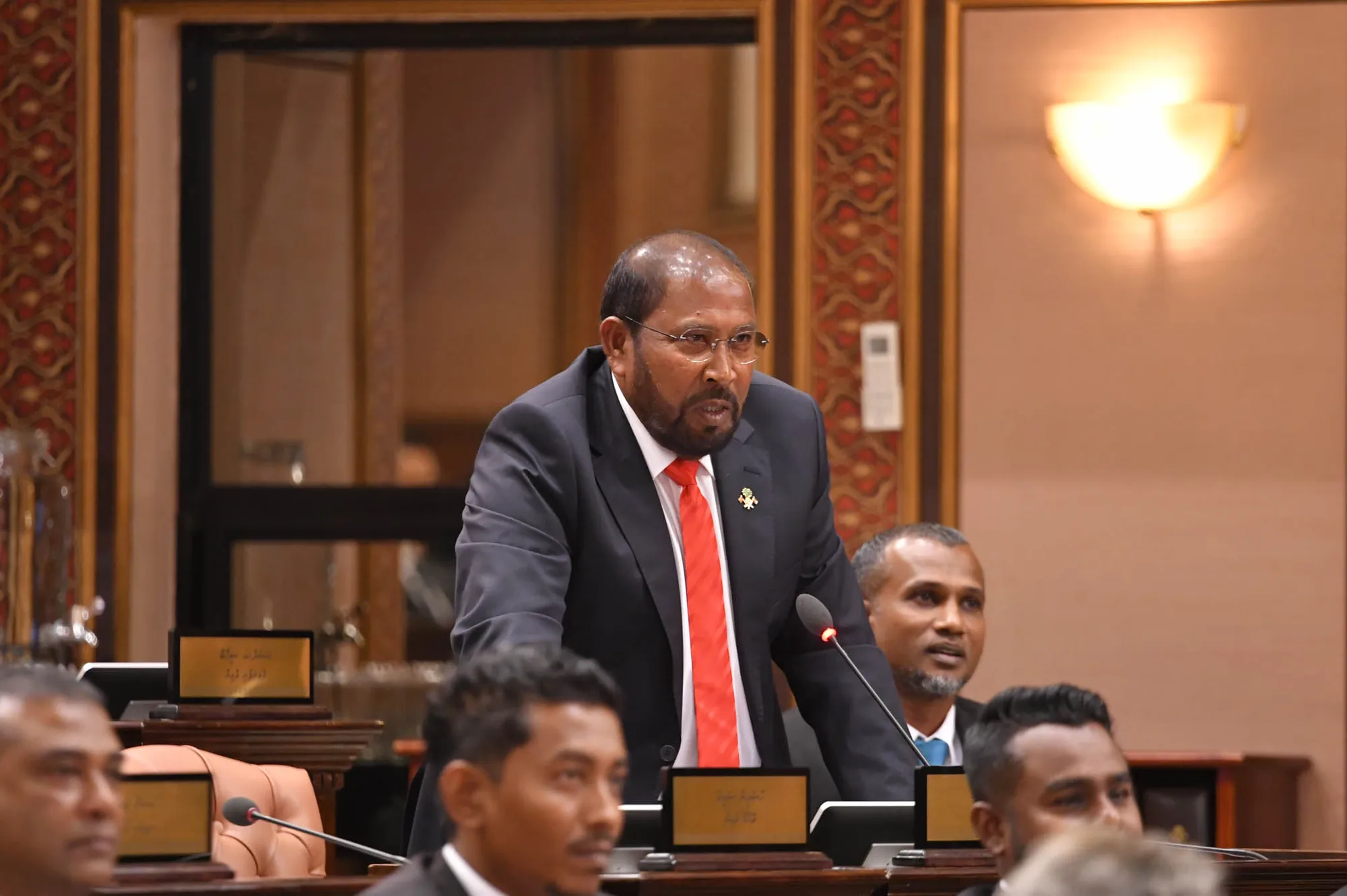 އެމްޑީޕީ ސަރުކާރުން ކަންކަން ކުރި ގޮތުގެ ވާހަކަ ދެއްކީމާ އޭގަ މަތިޖަހަން އުޅުނީމާ ކަމަކު ނުދާނެ: ޤާސިމް