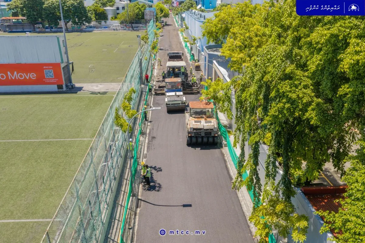 އަމީނީ މަގުގެ ތިންވަނަ ސެގްމެންޓުގައި ތާރު އަޅައިފި، ދެން ފަށާނީ ނިޝާންތައް ޖެހުމުގެ މަސައްކަތް