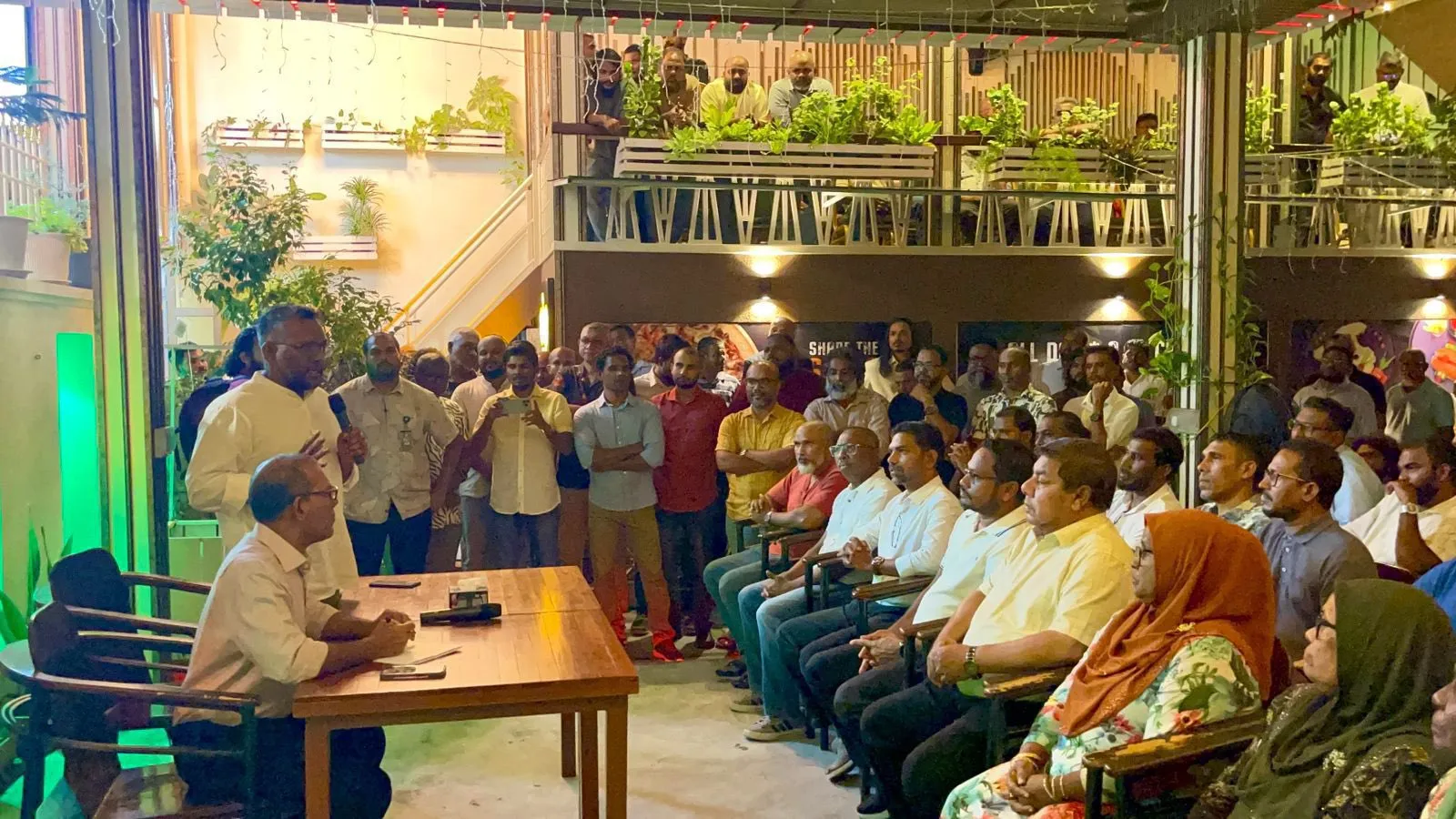 ރައީސް ނަޝީދާއި ފައްޔާޒު އެކުގައި ލޯކަލް ކައުންސިލް އިންތިހާބުގެ ކެމްޕެއިނަށް