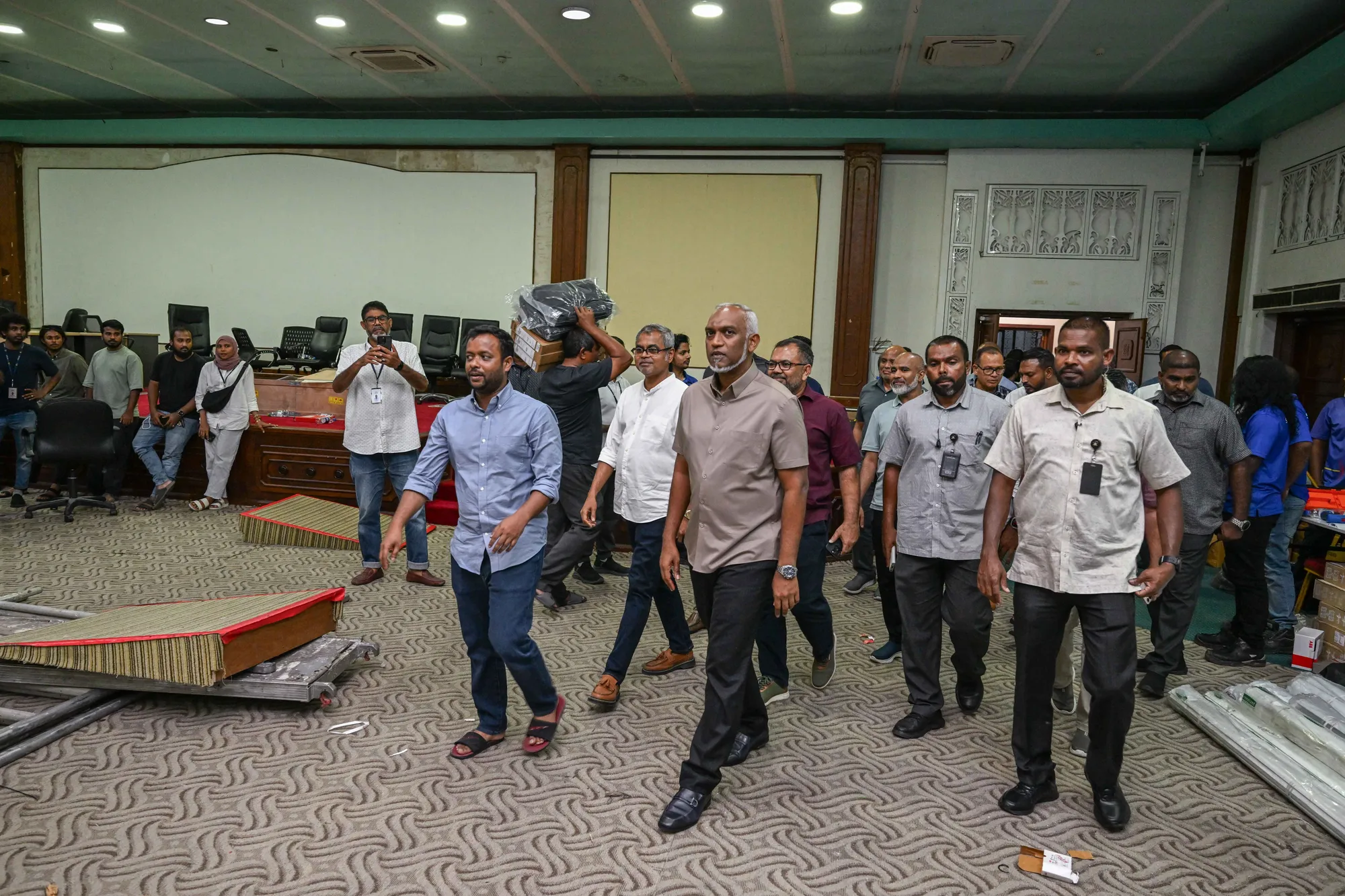 ދަރުބާރުގެއަށް ބަދަލުކުރި ވުޒާރާތަކުން ހިދުމަތް ދިނުމަށް ވަމުންދާ ތައްޔާރީތައް ރައީސް ޑރ.މުއިއްޒު ބައްލަވާލައްވައިފި